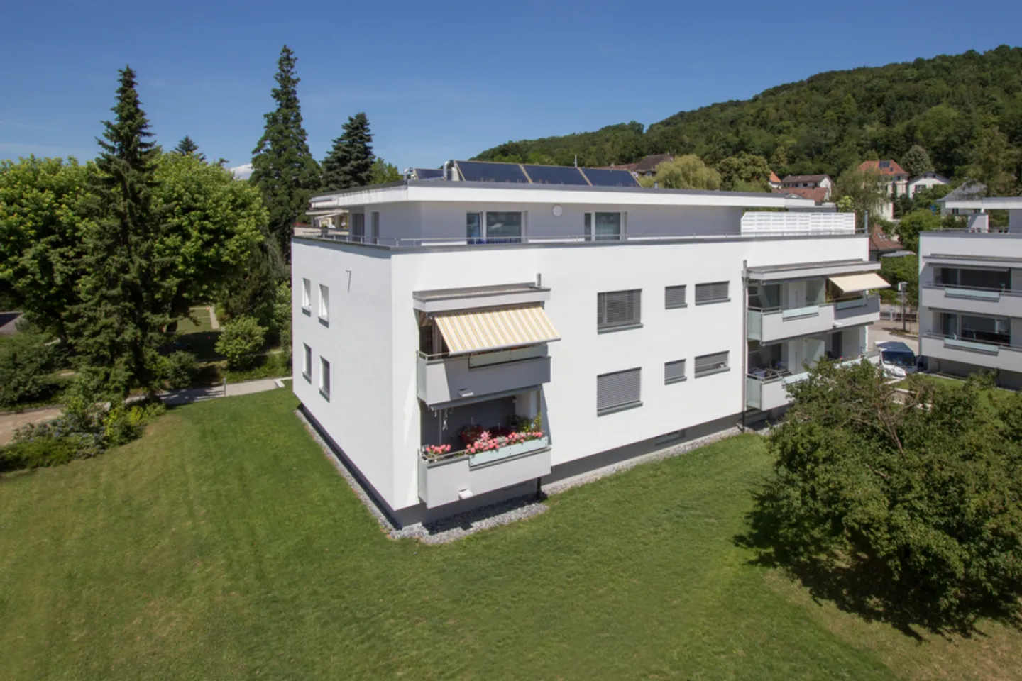 Aussenparkplatz in Arlesheim - Foto 2 von 2