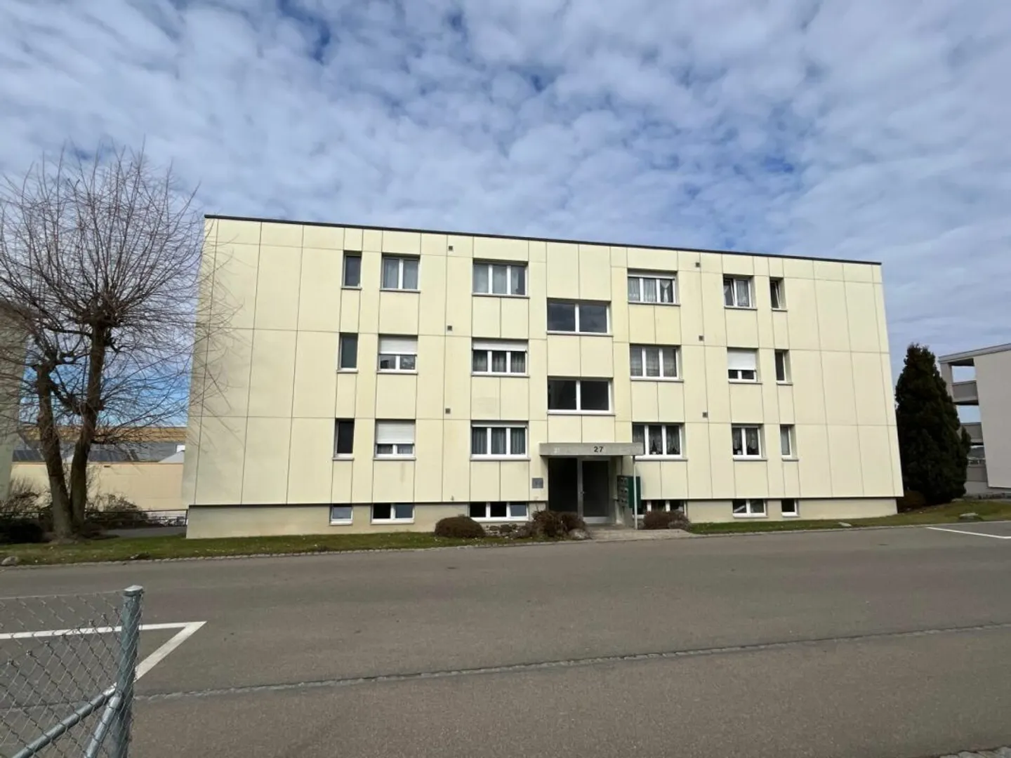 Appartement de 4.5 pièces fraîchement rénové dans un endroit calme de Bronschhofen - Photo 1 sur 13