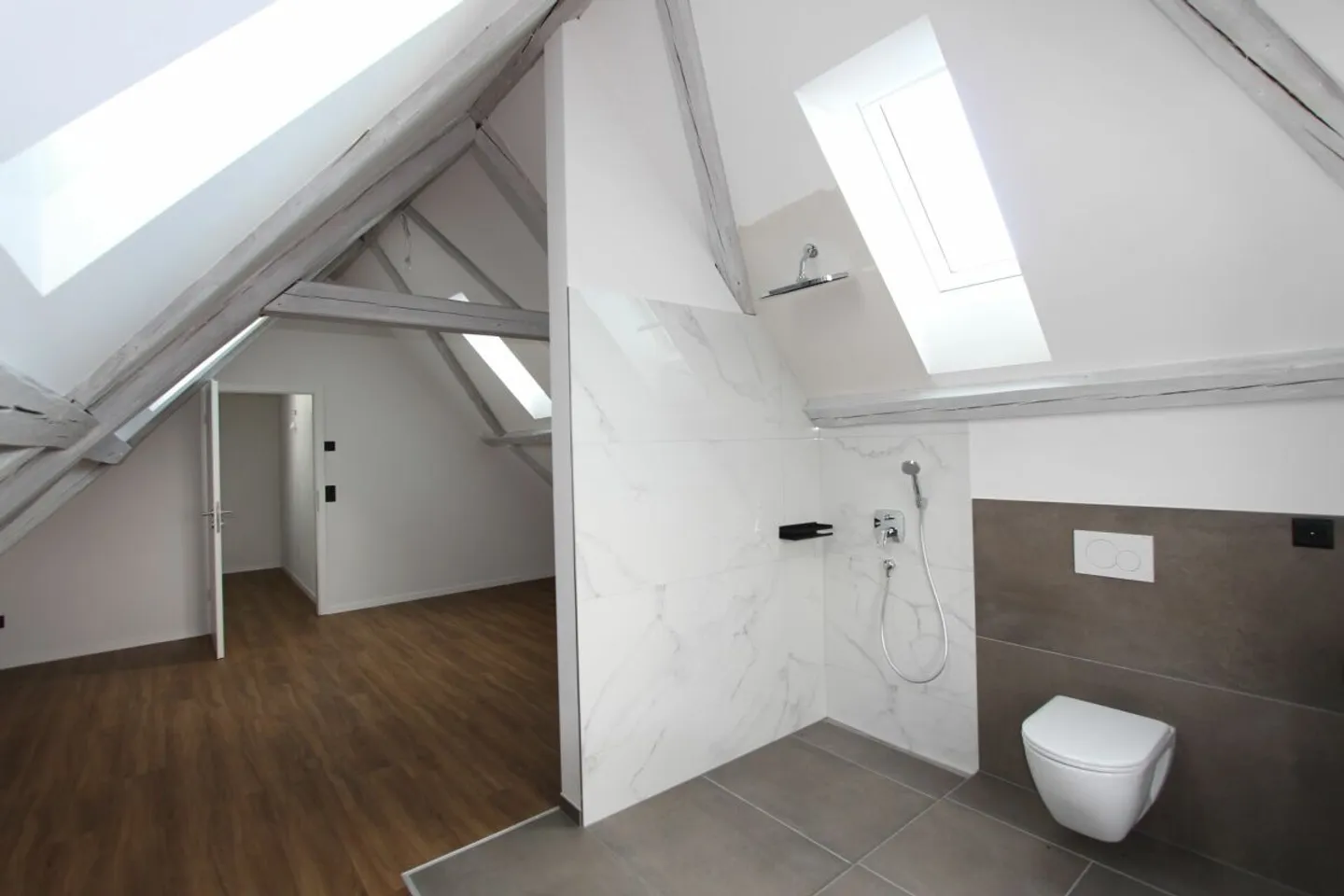 Casa multifamiliare completamente affittata - Opportunità di investimento attraente - Foto 9 di 13