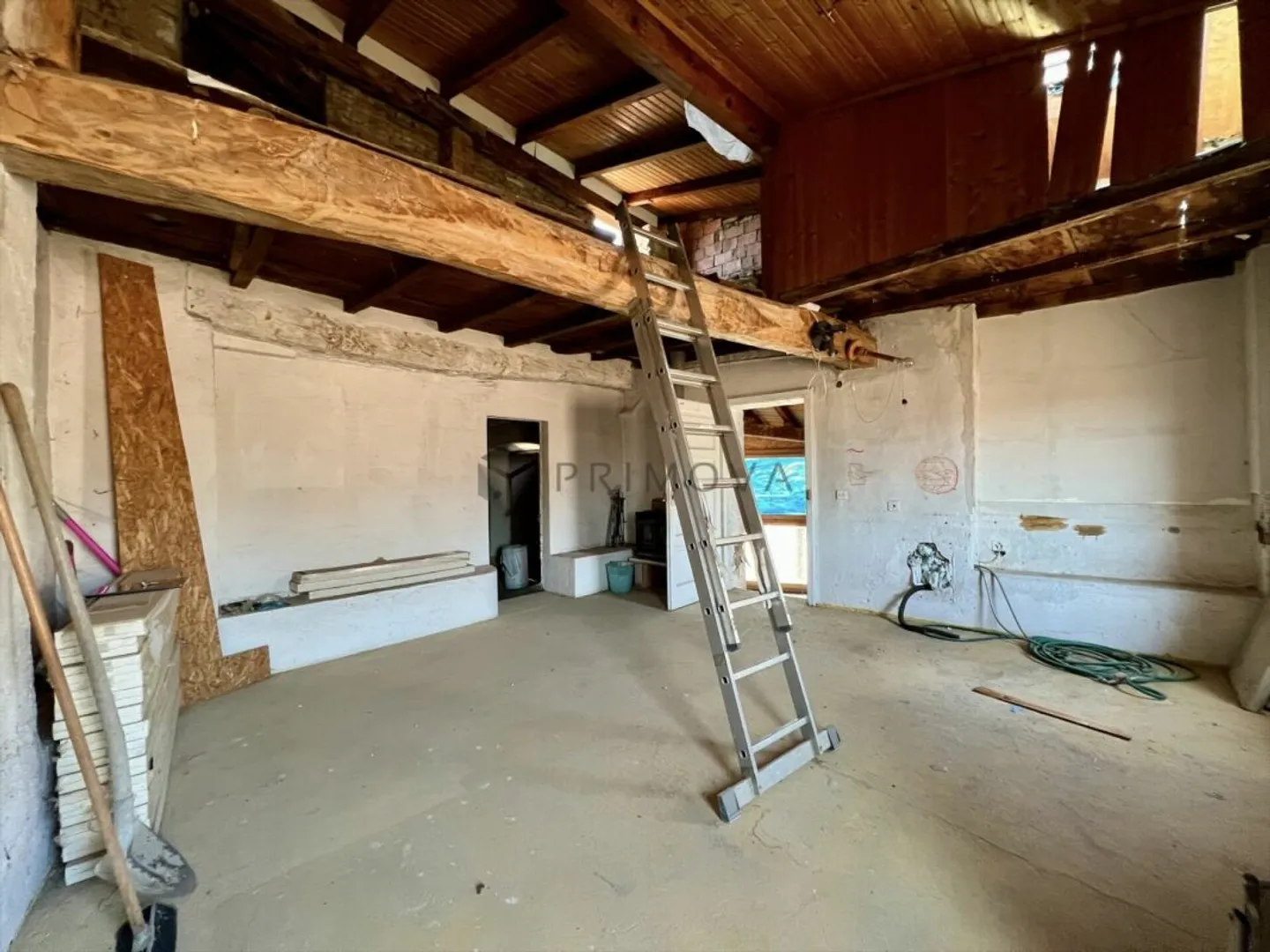 Il fascino storico cerca visionari creativi - Casa monofamigliare con idilliaco cortile interno - Foto 3 di 13