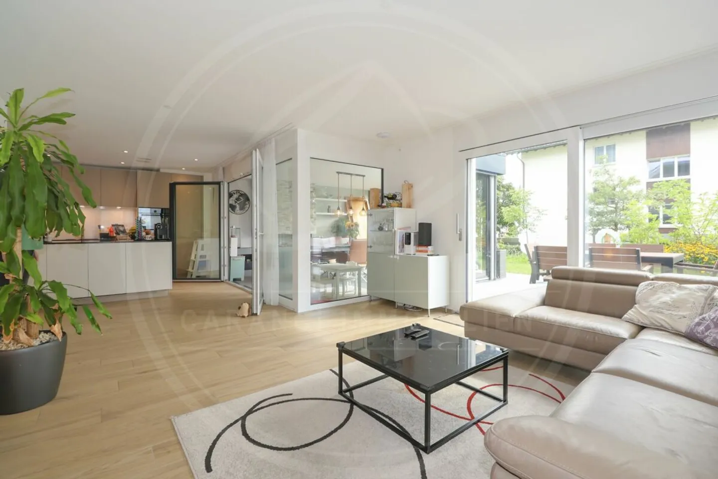 Appartamento giardino esclusivo di 4½ locali con giardino d'inverno - Vivere nel verde vicino a Zurigo e Zug - Foto 2 di 13