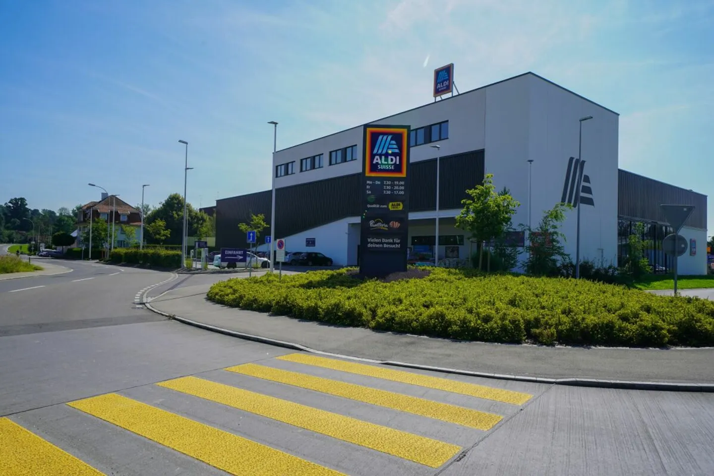 Attractive and open office/commercial space in a new building with a large terrace - Photo 1 of 7