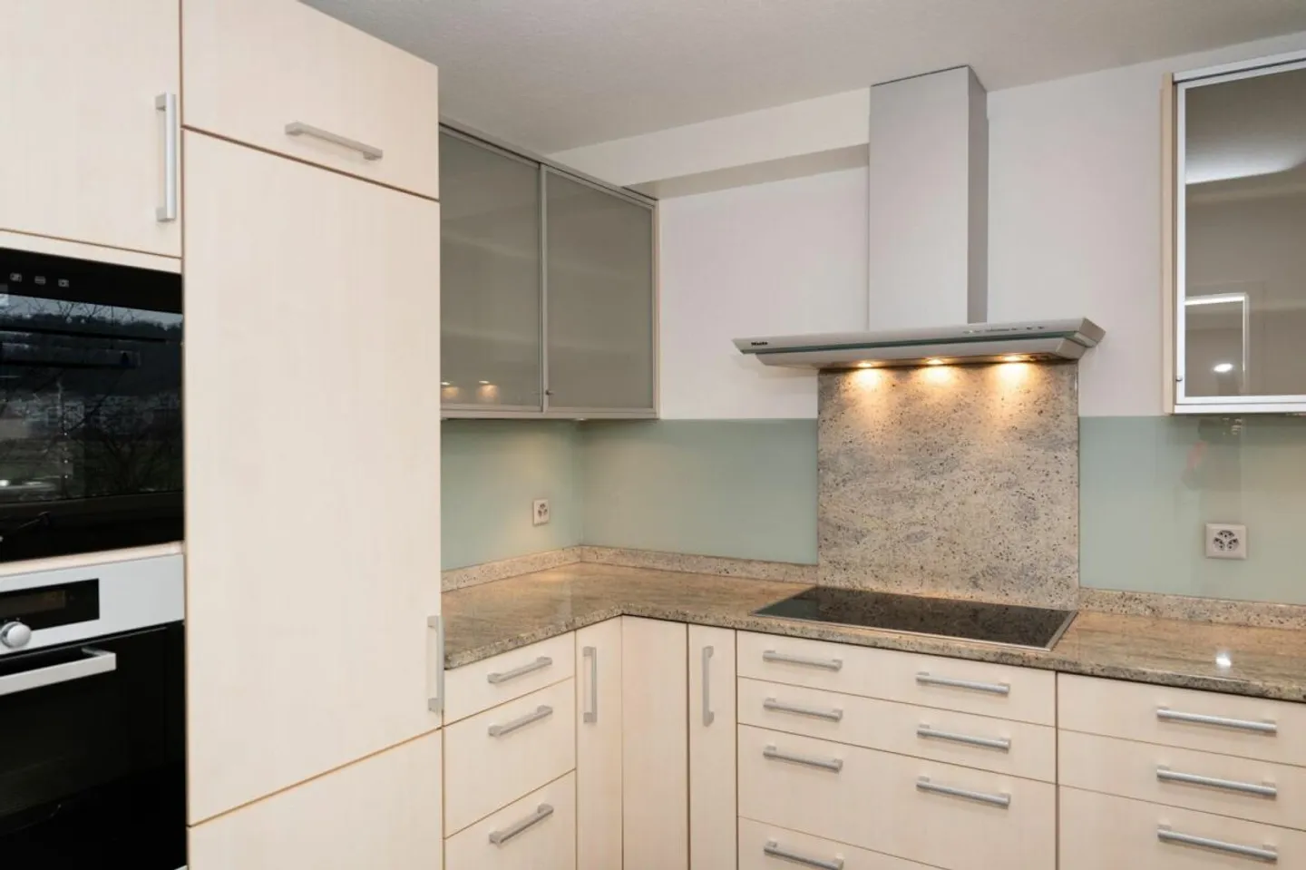 A retreat with residential quality - Photo 4 of 13