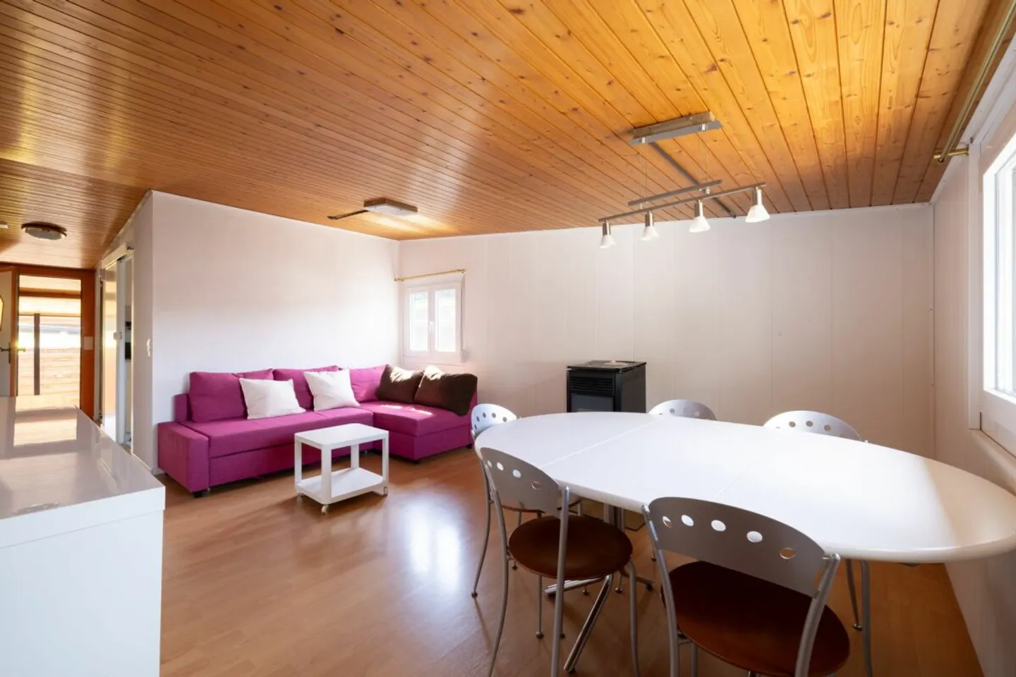 Bungalow de 3,5 pièces avec parcelle double dans le Caravaning Gletterens - Photo 6 sur 13
