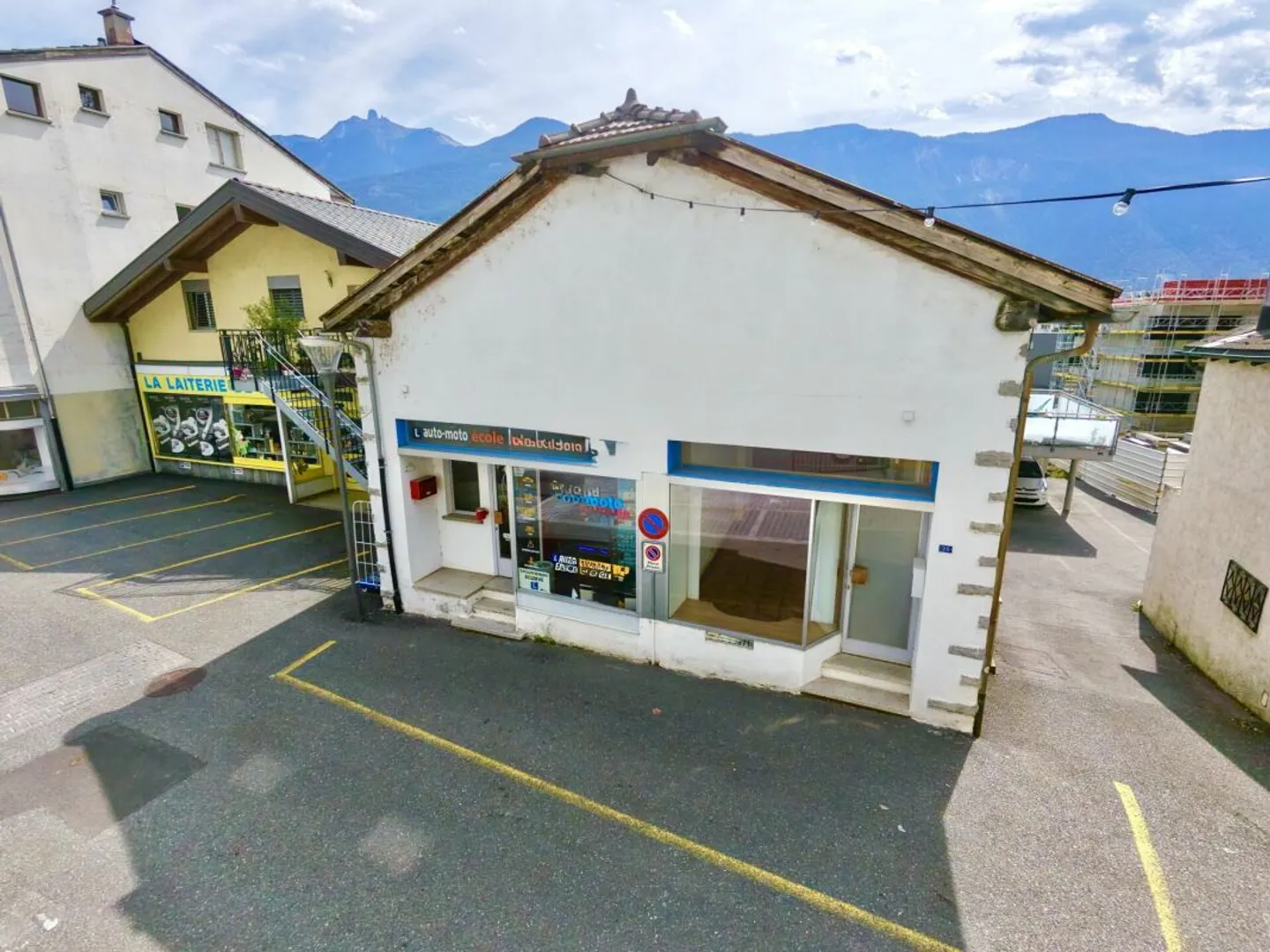 Maison au coeur de Fully avec fort potentiel - Photo 3 sur 13