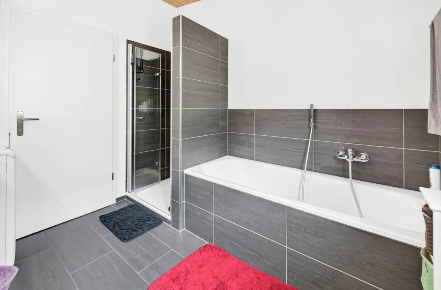 Vivre au-dessus du lac Walen - Appartement en attique ensoleillé de 3½ pièces avec vue panoramique - Photo 9 sur 13