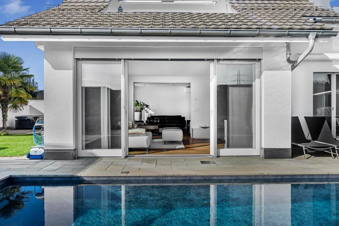 Villa di campagna esclusiva con giardino spazioso in una posizione soleggiata direttamente adiacente alla zona agricola - Foto 3 di 13