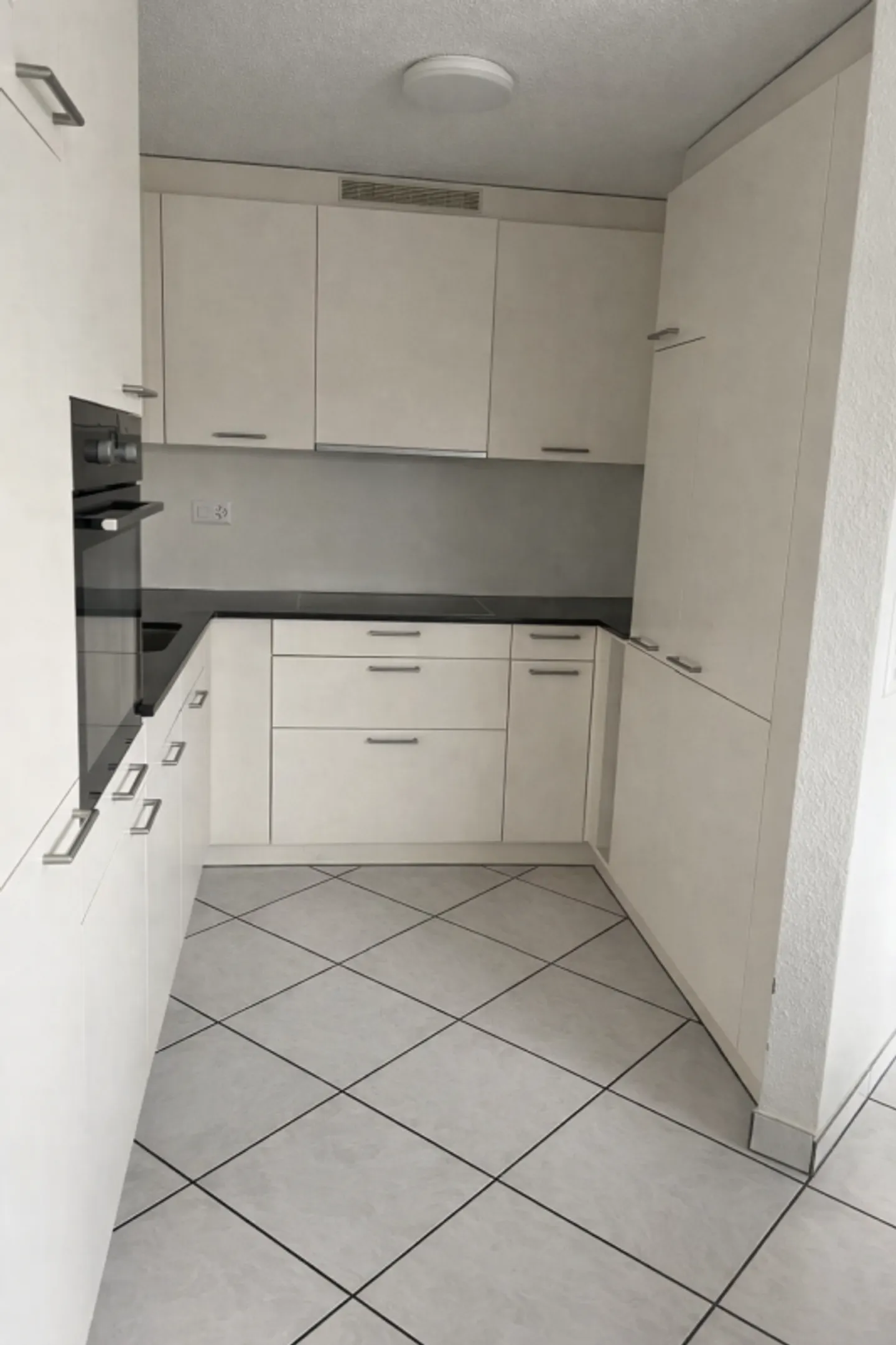 Lumineux appartement en duplex de 7,5 pièces avec balcon dans un quartier familial - Photo 4 sur 10