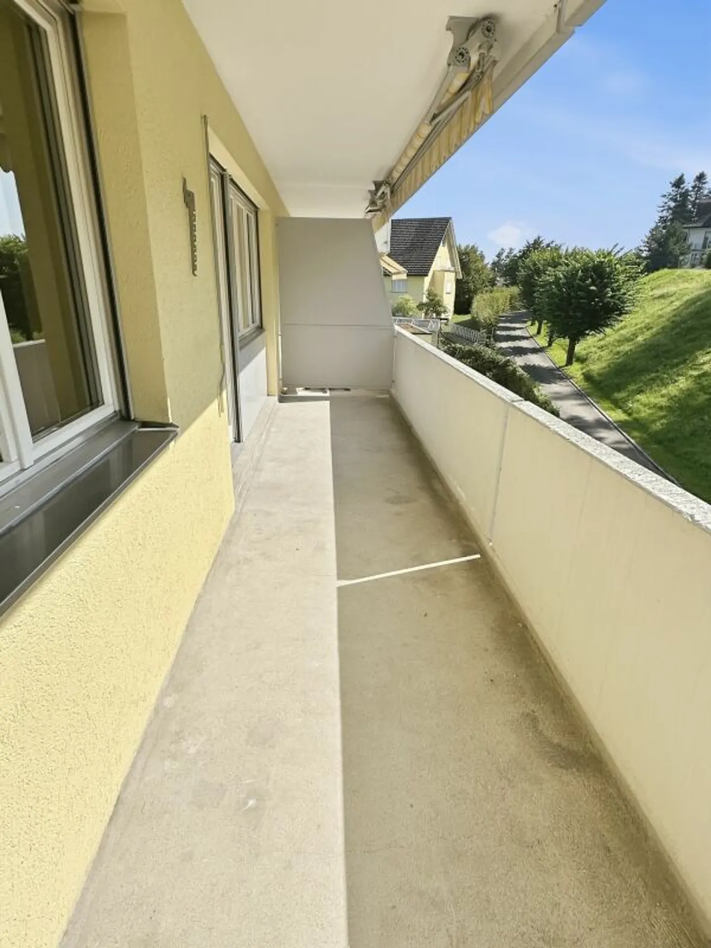 Luminoso appartamento di 2½ locali con balcone a Flawil - Foto 7 di 10