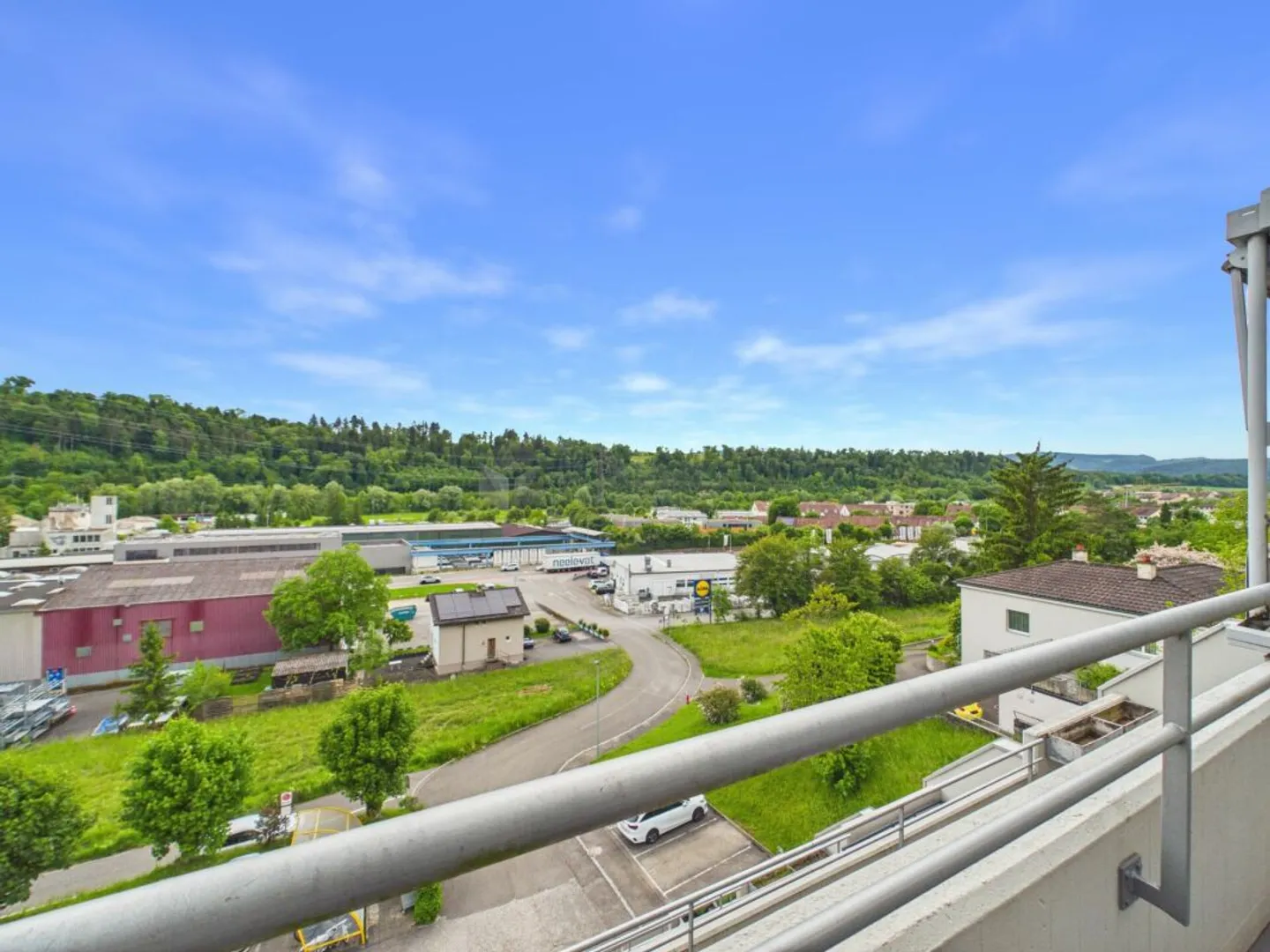 Modern 5.5 room maisonette offers exclusive living over three floors like in a single-family home - Photo 12 of 12