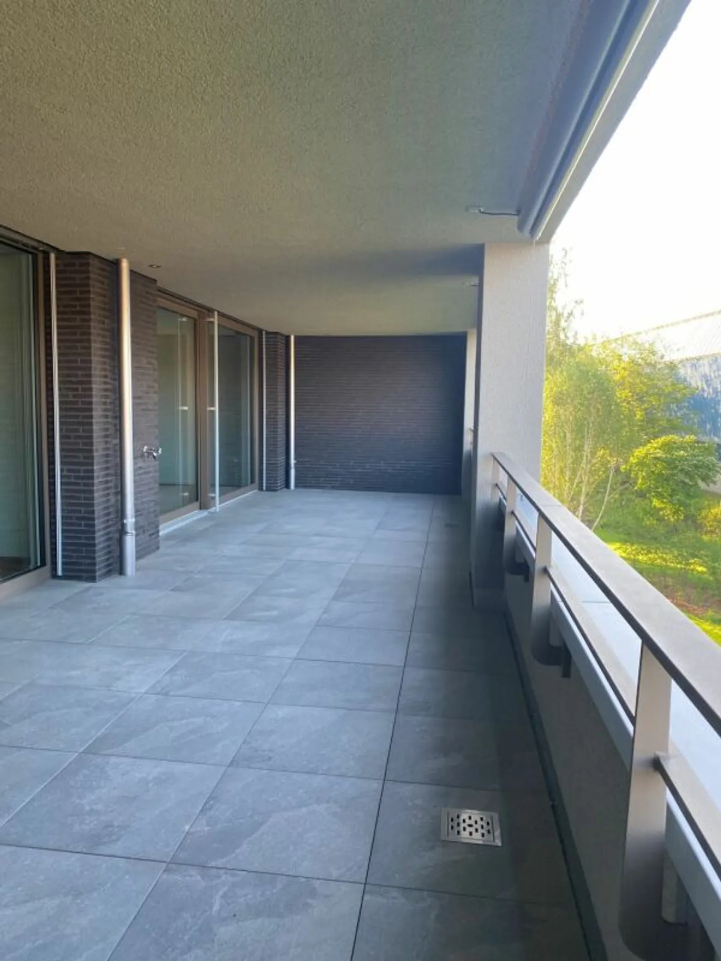 Moderne Wohnung mit grosser Terrasse - Foto 7 von 11