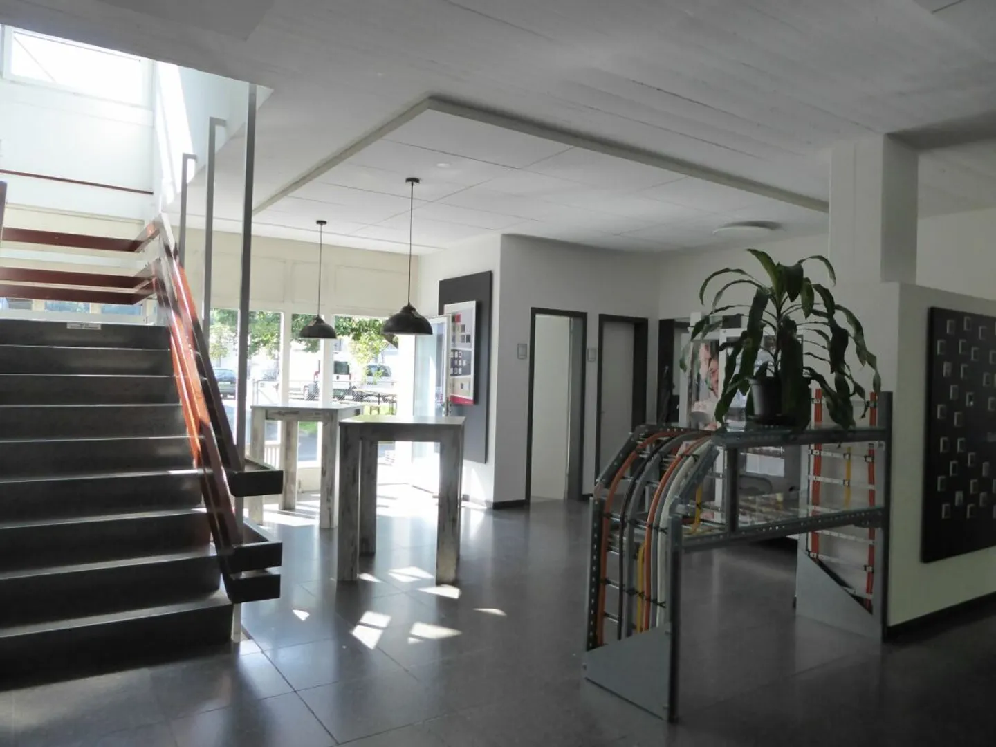 Uffici e spazi commerciali in una posizione ben collegata - Foto 7 di 13