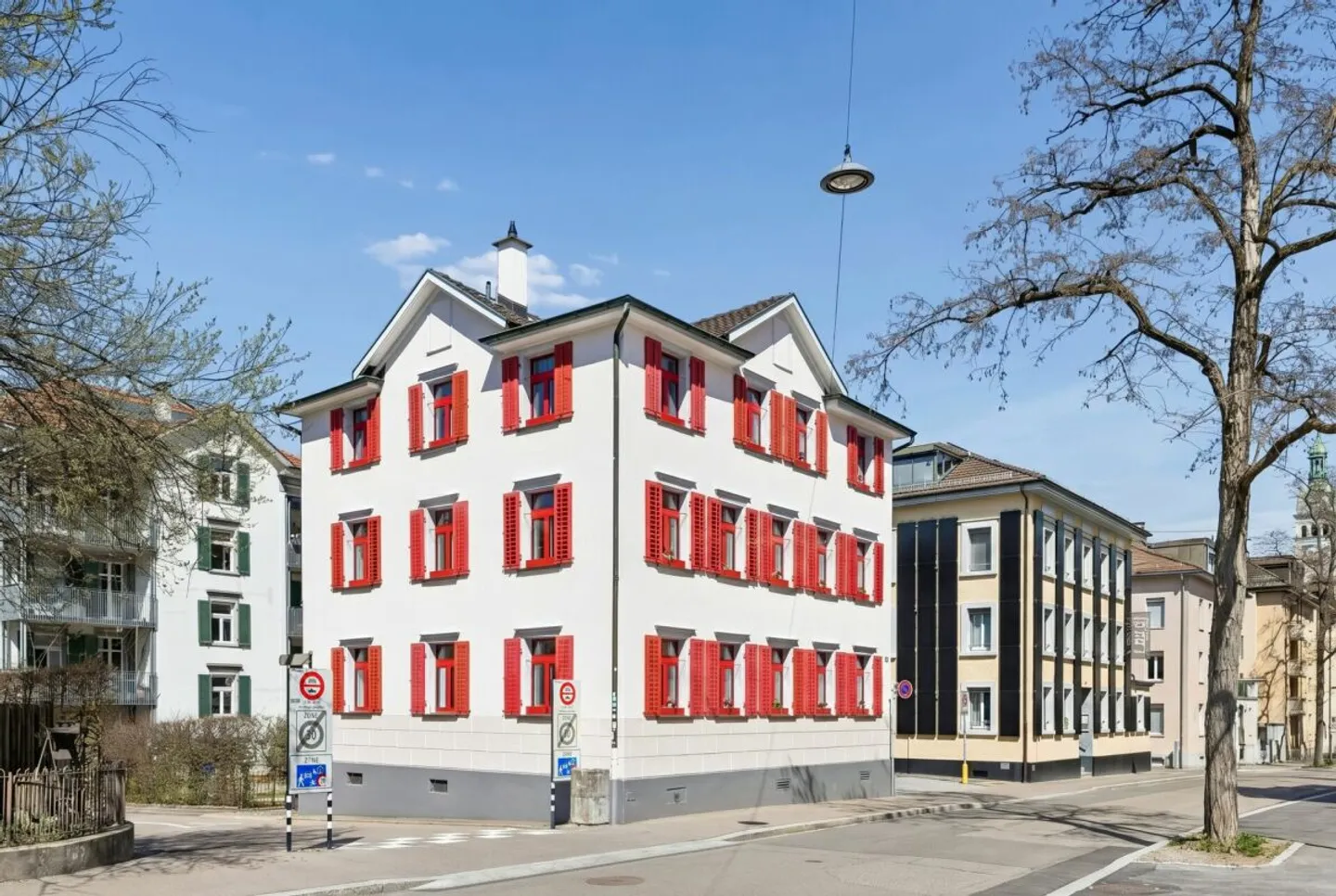 Affascinante casa trifamiliare in una posizione tranquilla in città - Foto 2 di 10