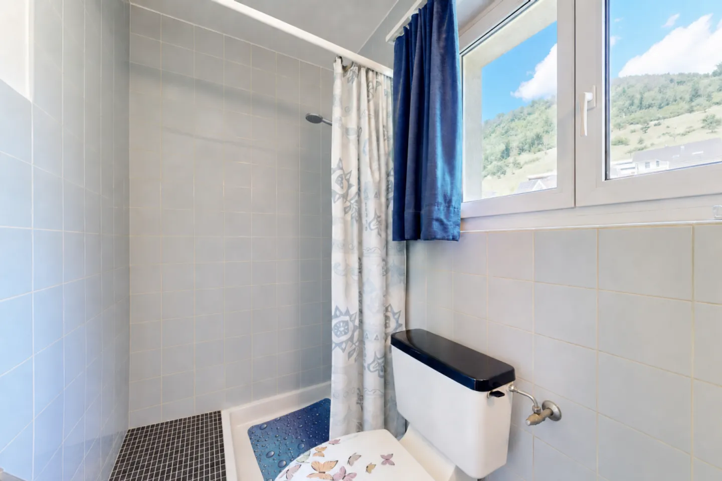 Spacious Family Home with Views - Photo 8 of 13