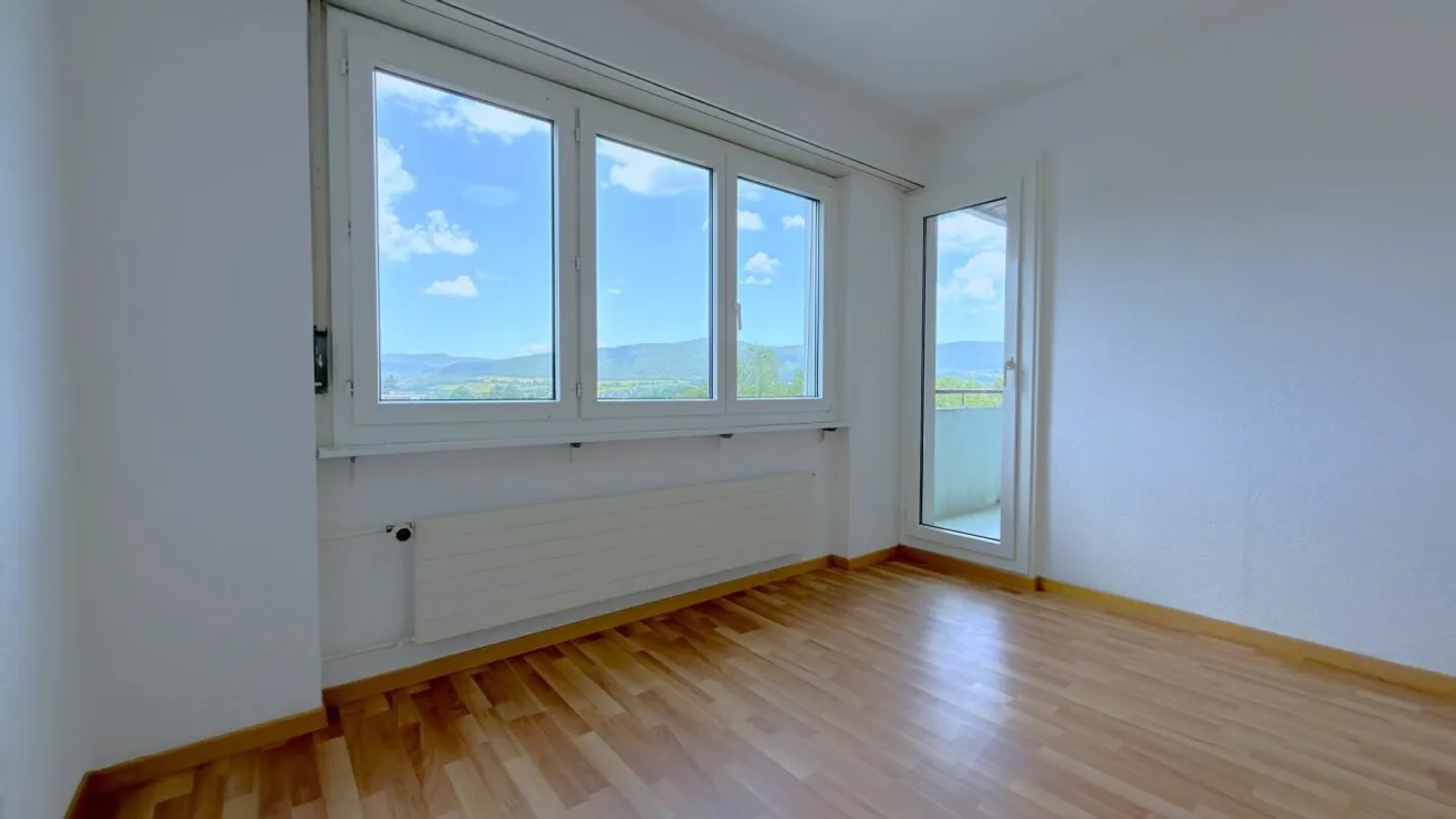 Large modern 3.5 room apartment - Photo 2 of 12