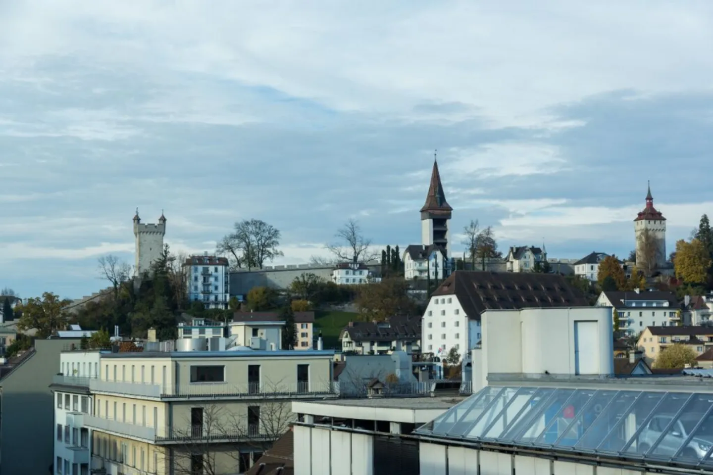 Helle Bürofläche mit Weitblick über Luzern - befristet bis Ende 2028 - Foto 1 von 7