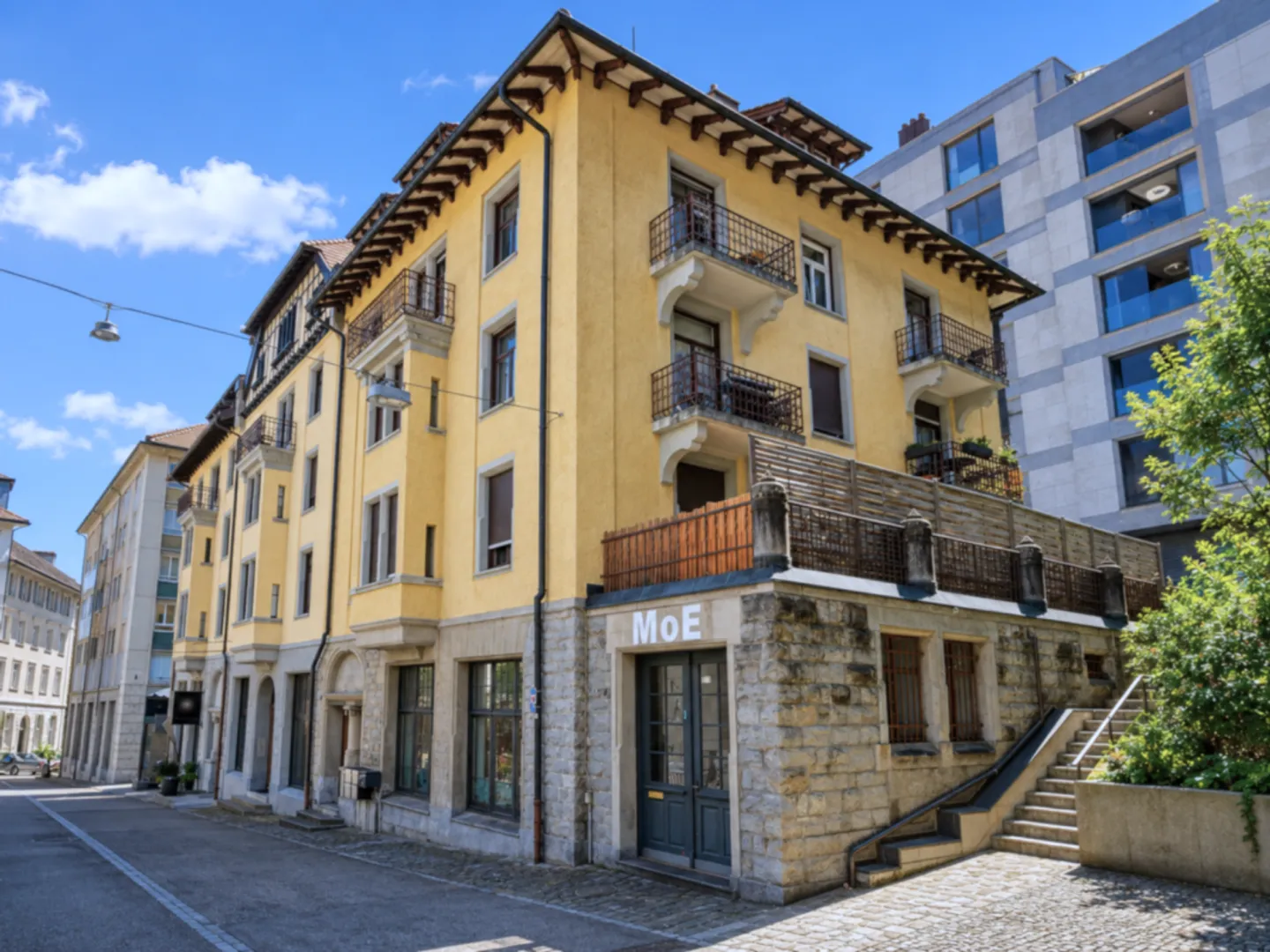 Charming old apartment with spacious terrace in a central location - Photo 1 of 13