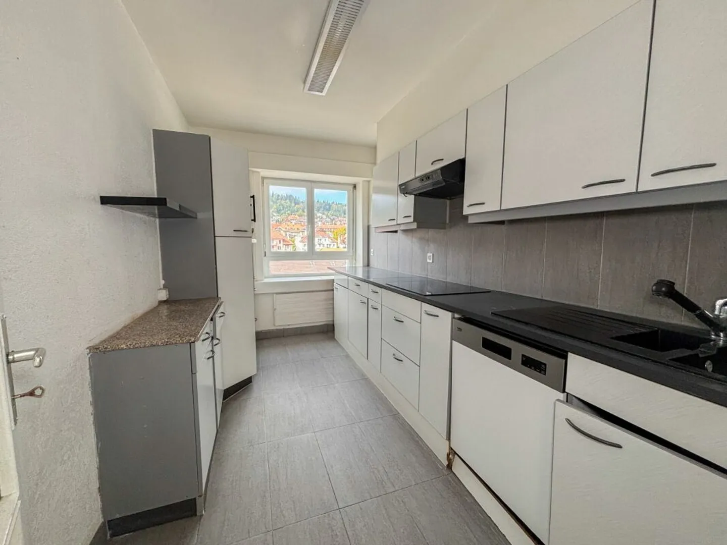 Lumineux et spacieux appartement de 5 pièces - Foto 4 von 13