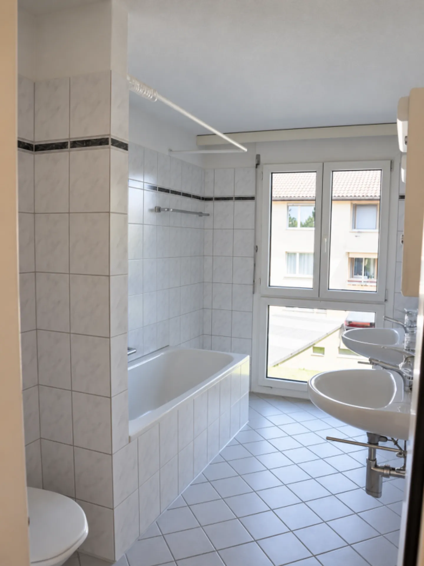 Spacieux et lumineux appartement de 4.5 pièces avec balcon à Altenrhein - Photo 5 sur 12
