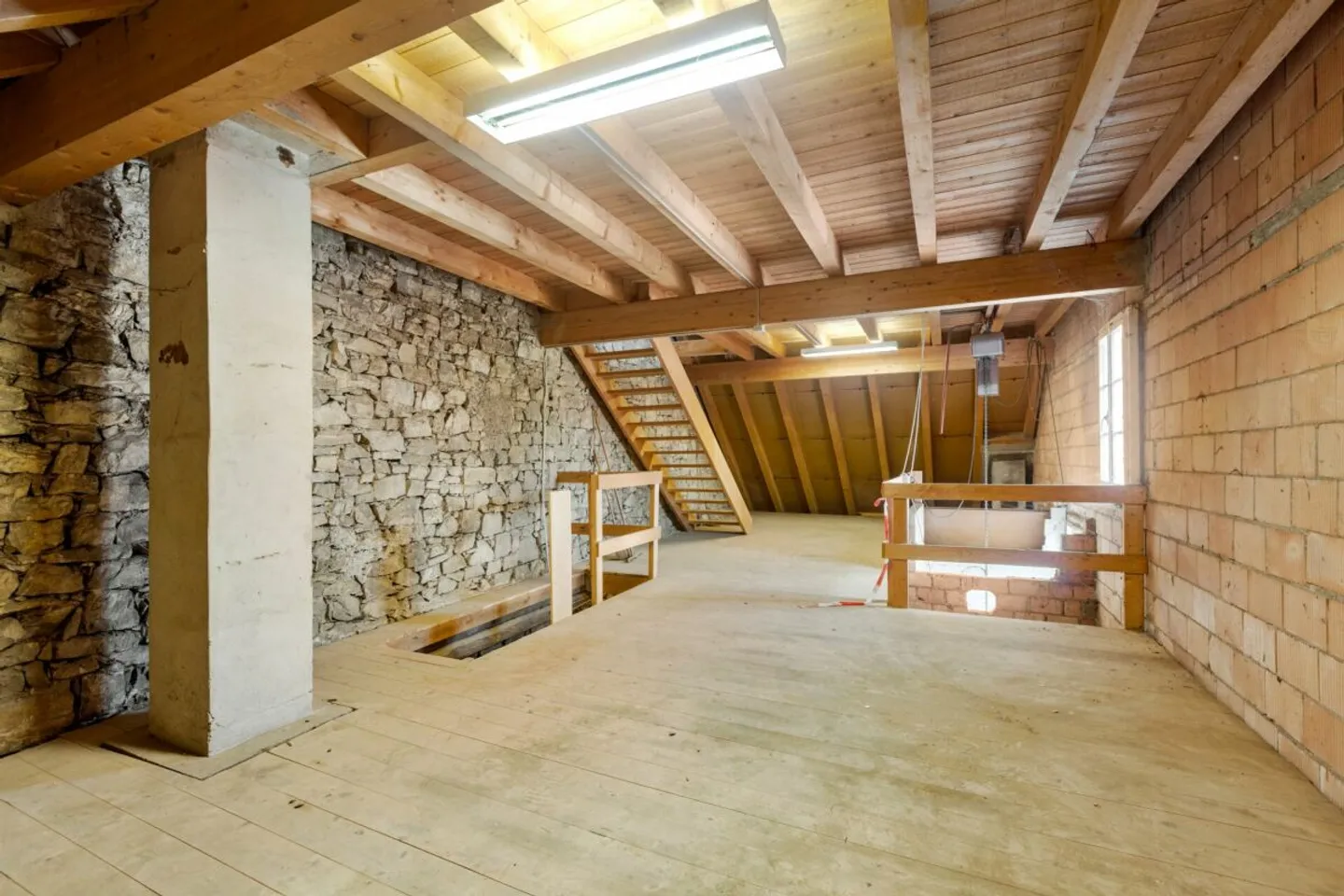 Casa a schiera di 6 stanze da ristrutturare con potenziale di ampliamento - Foto 11 di 13