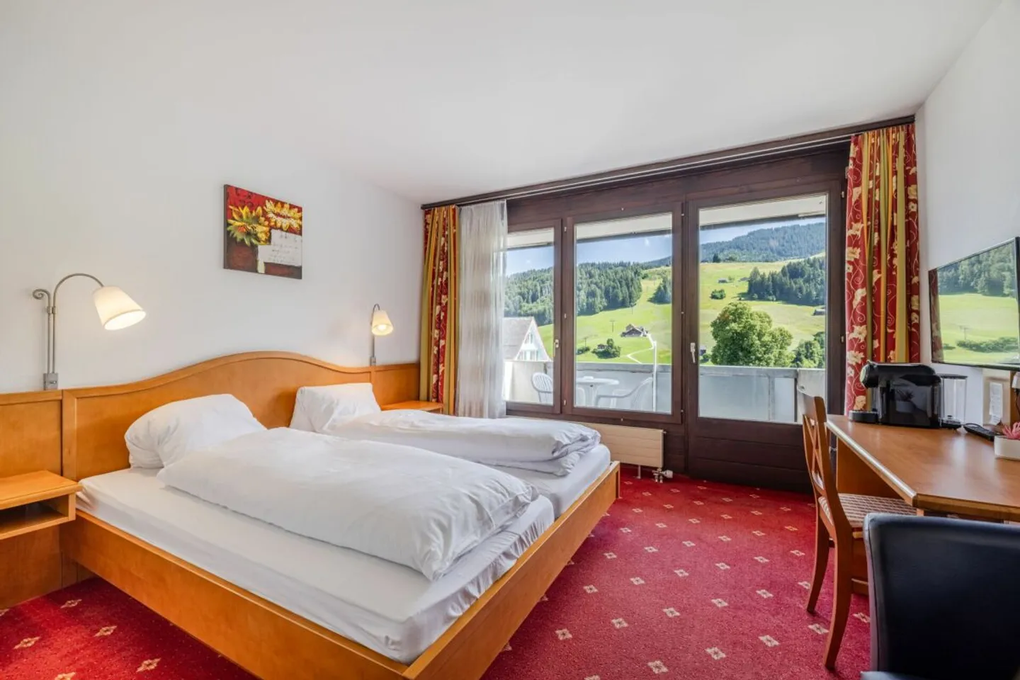 VIEL POTENZIAL AN BESTER LAGE: HOTEL TOGGENBURG MIT TRAUMAUSSICHT UND IDEALER STRUKTUR - Foto 12 von 13