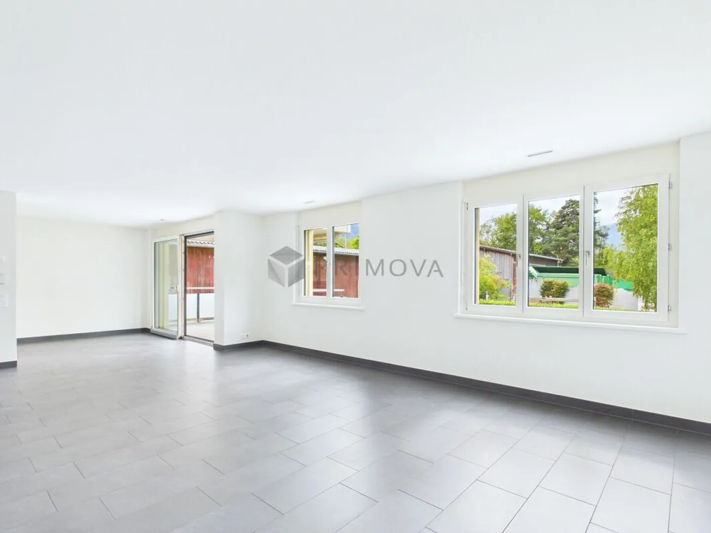Hochwertig renovierte 4.5 Zimmer-Wohnung mit sonniger Südterrasse in Trimmis - Photo 6 of 13