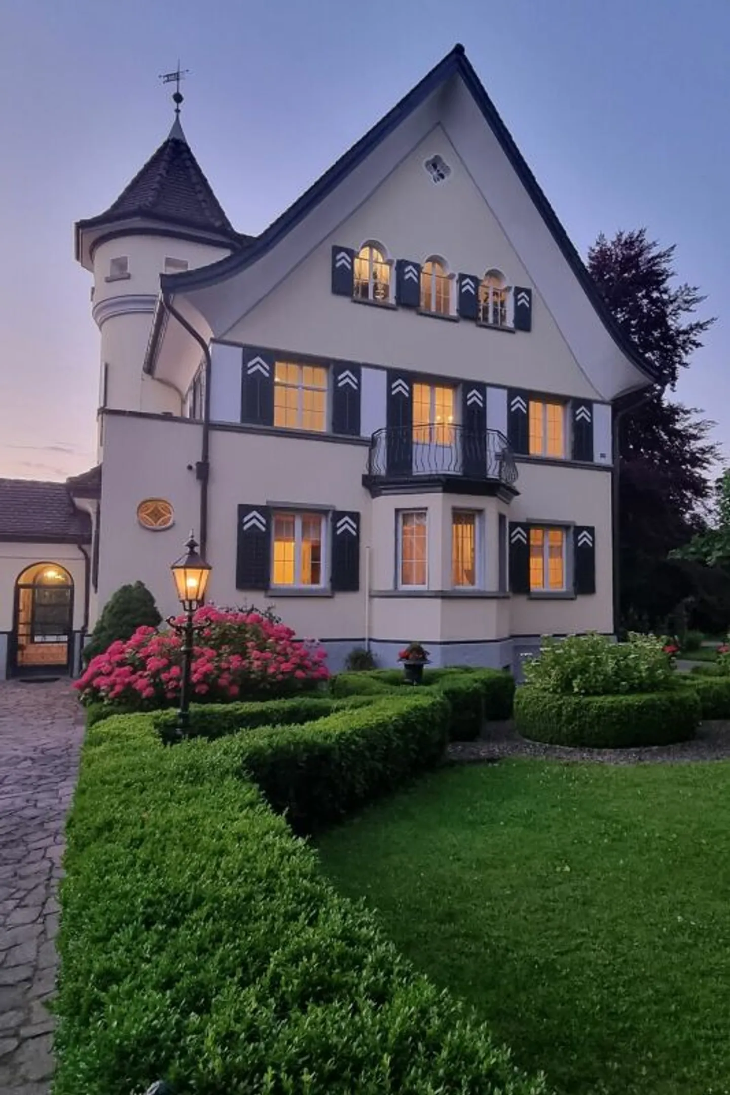 Villa de maître avec un terrain de 2 008 m2 semblable à un parc - Photo 13 sur 13