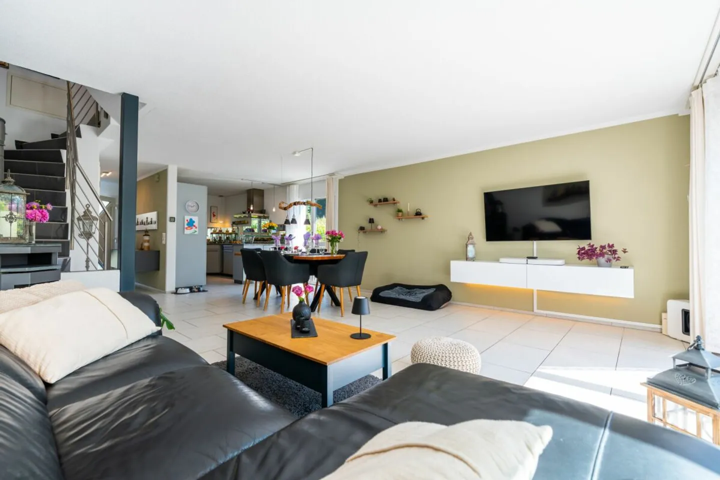 Magnifique maison jumelée rénovée en bordure de forêt près de Schönbühl à vendre - Photo 2 sur 13