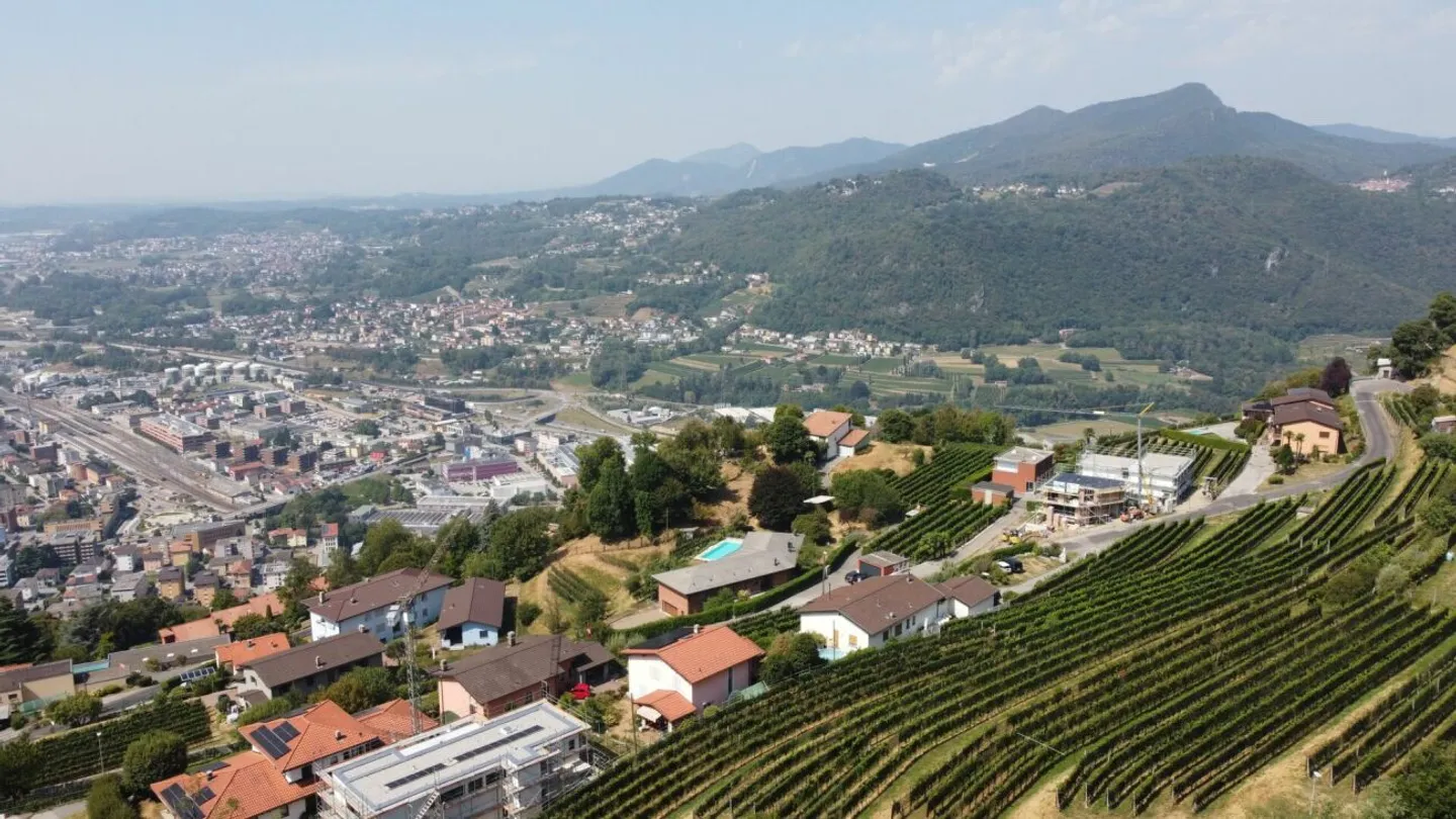 Zwei Kernhäuser mit offener Aussicht und Garten zur Aufwertung in Salorino - Foto 12 von 13