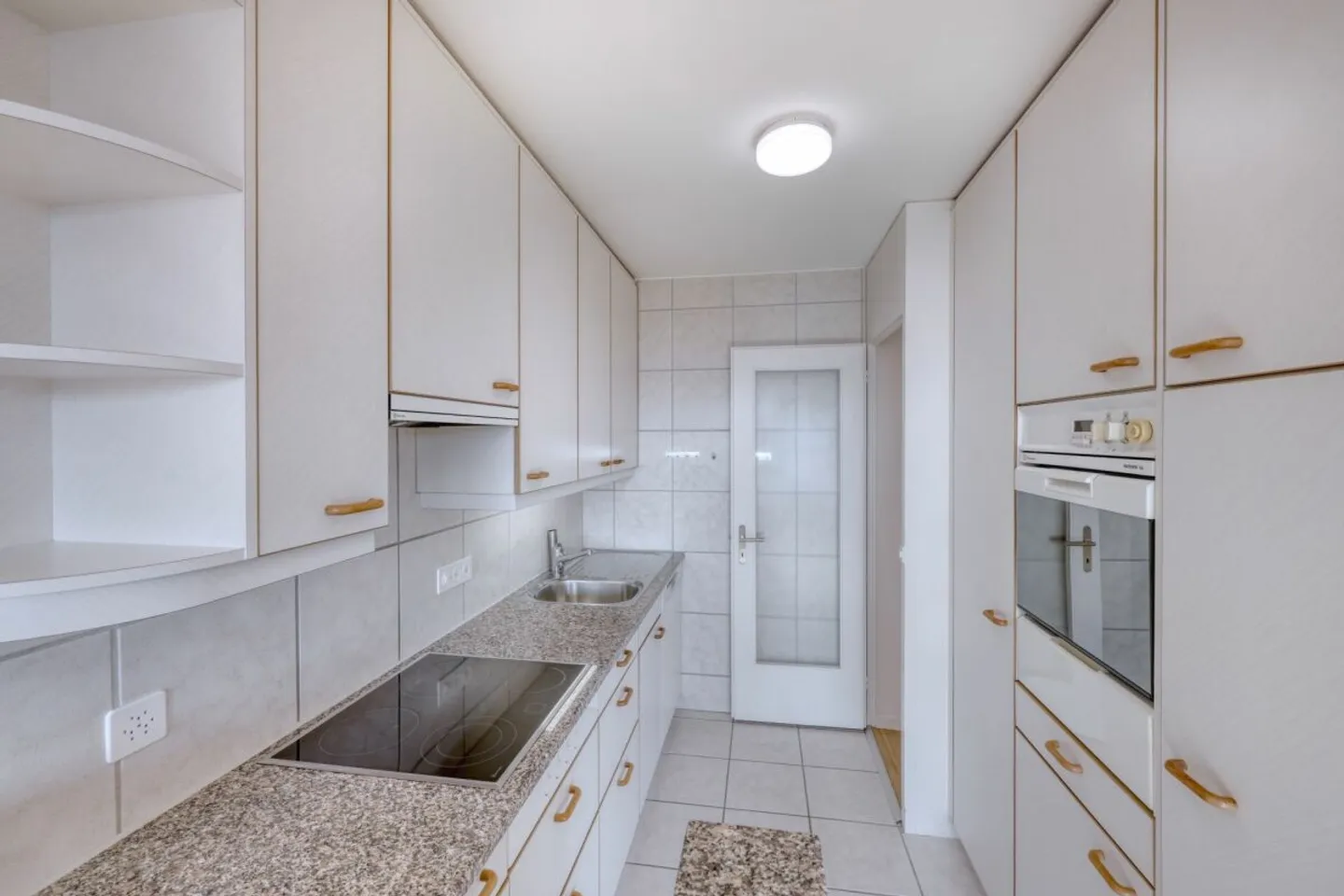 Bright 4.5-room apartment in a quiet sunny location in Höngg - Photo 6 of 13