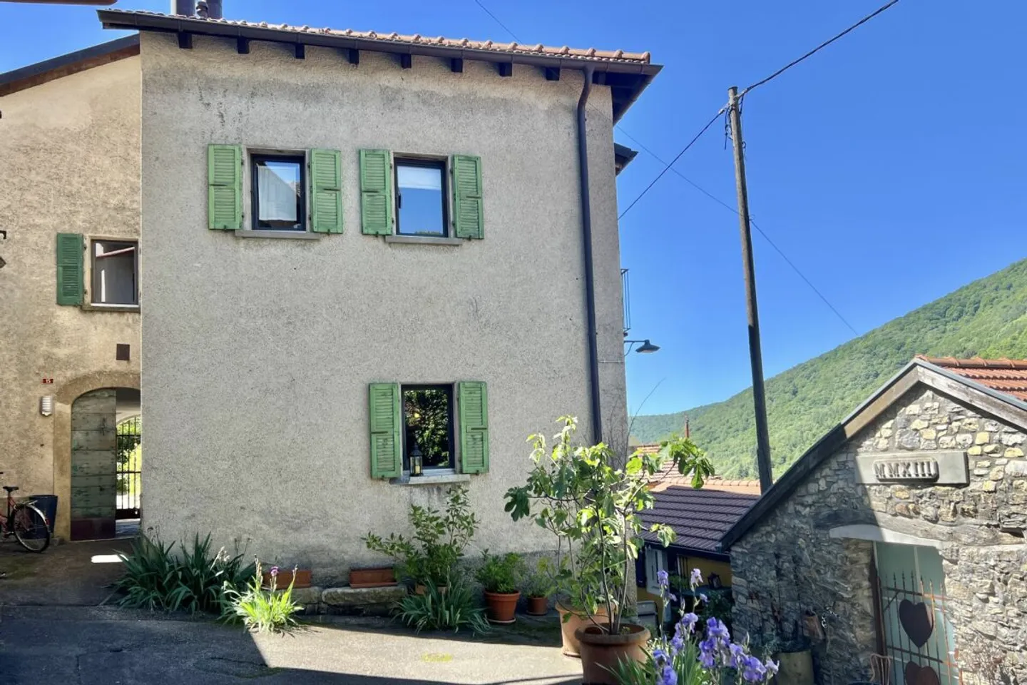LEBENSTRAUM TESSIN - Charming renovated village house with large studio ideal for art & culture and B&B - Photo 4 of 13