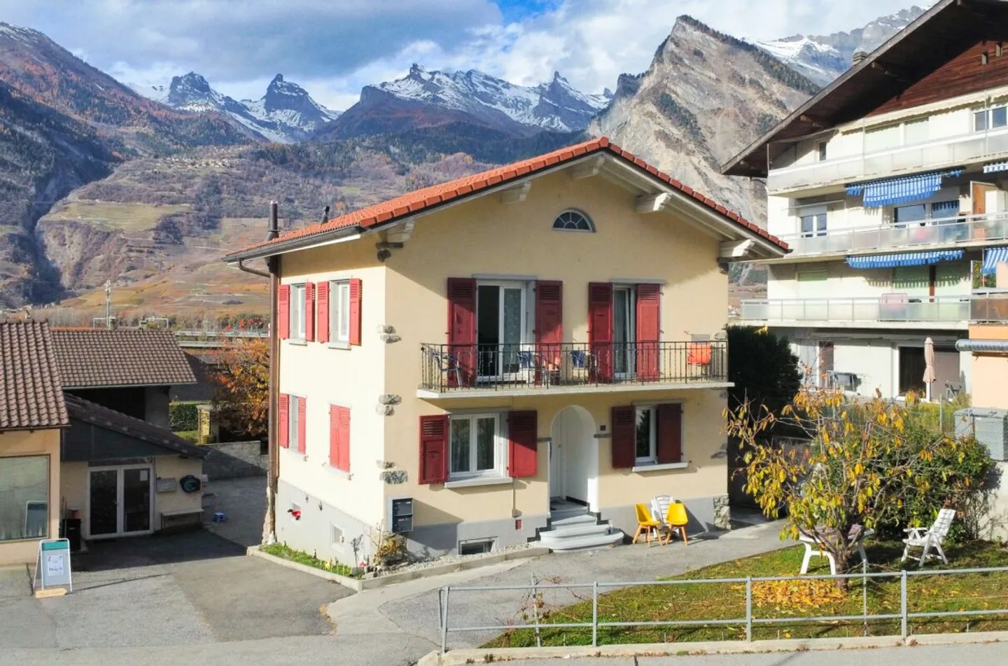 Maison multi-appartements avec local commercial - Photo 2 sur 7