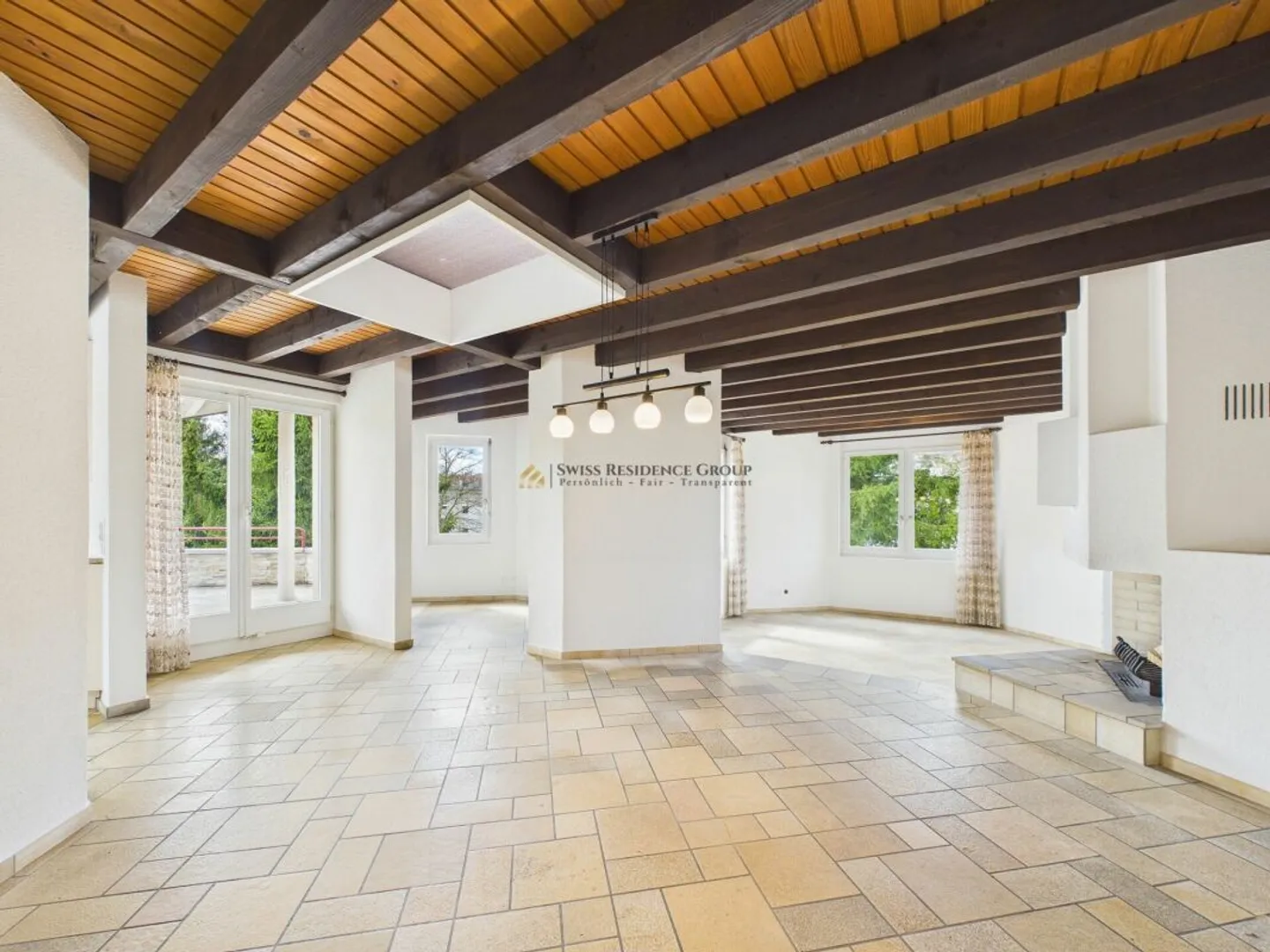 Maison individuelle avec grand terrain et parcelle agricole adjacente - Photo 4 sur 13