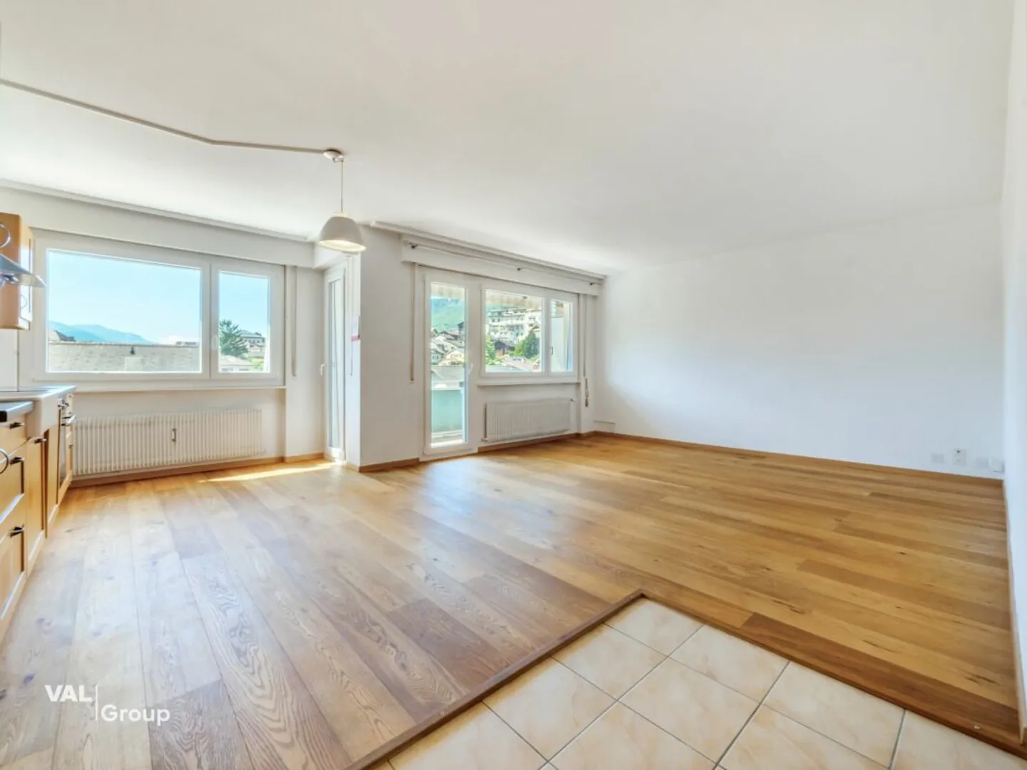 Luminoso appartamento di 4.5 stanze idealmente situato con garage box - Foto 4 di 13