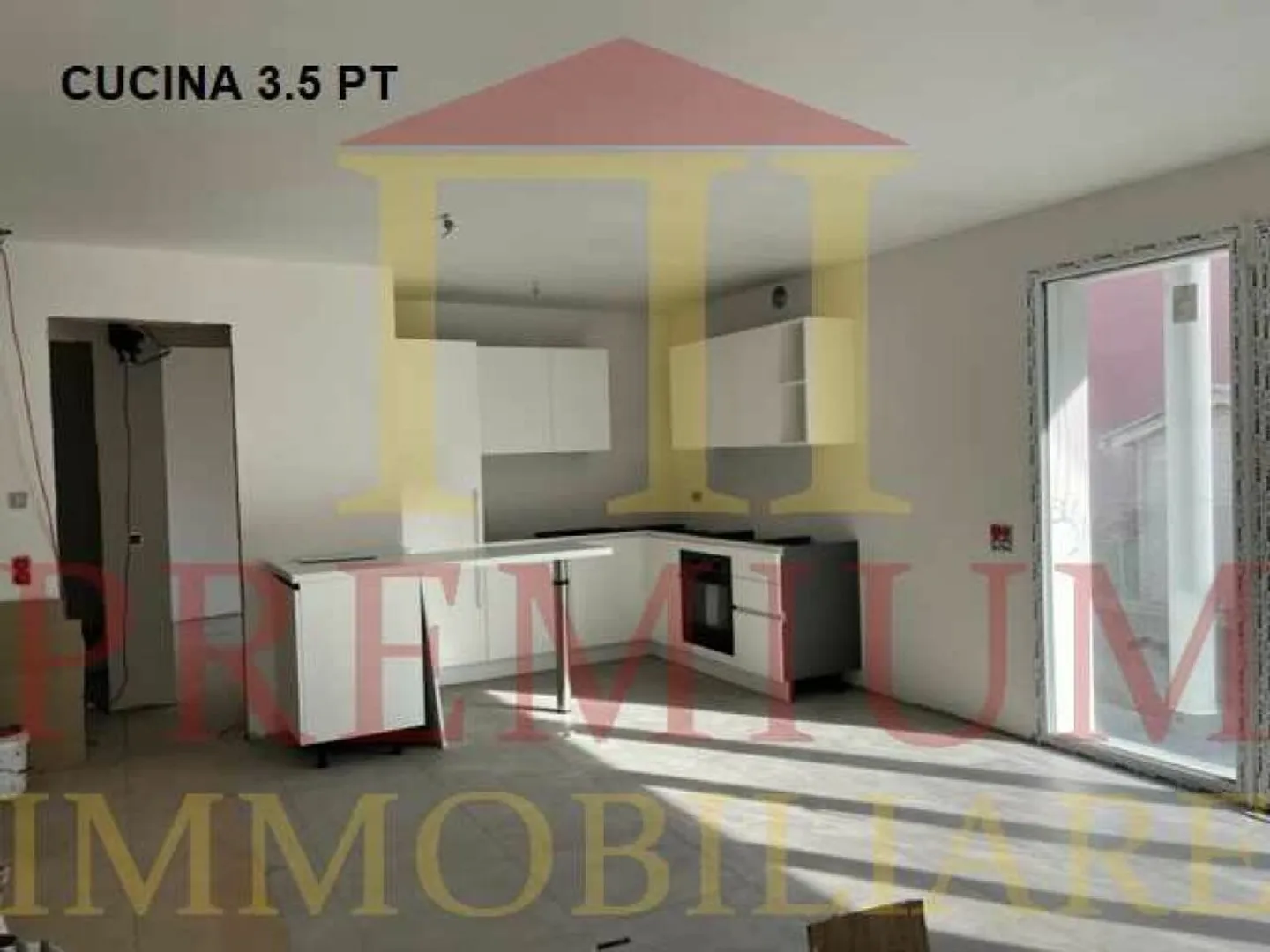 Appartamento moderno con terrazza - Foto 4 di 10