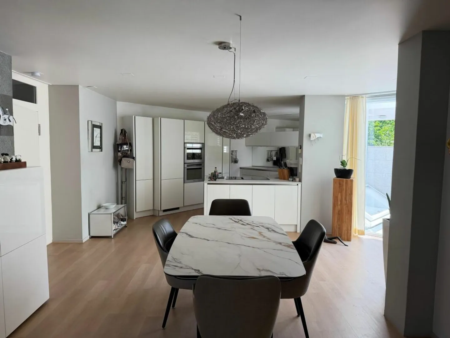 High-quality 2.5-room apartment with terrace and magnificent castle view - Photo 4 of 13