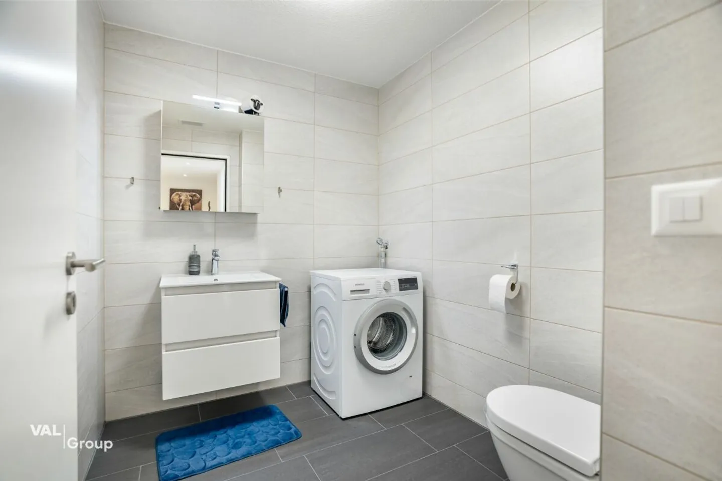 Newly built, bright apartment with generous private green space - Photo 9 of 13