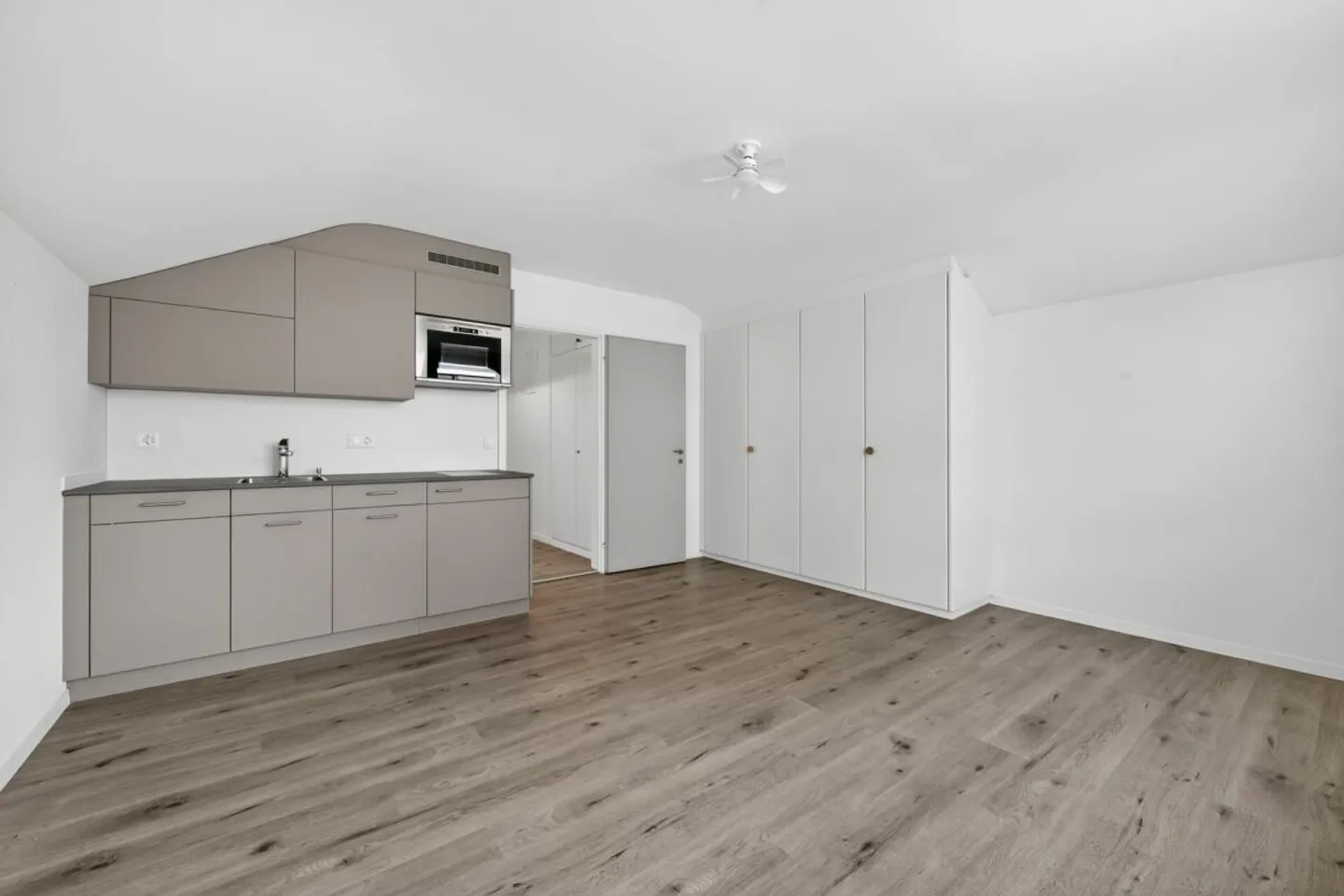 Charming Attic Apartment in Rüschlikon - with Stunning View - Photo 2 of 7