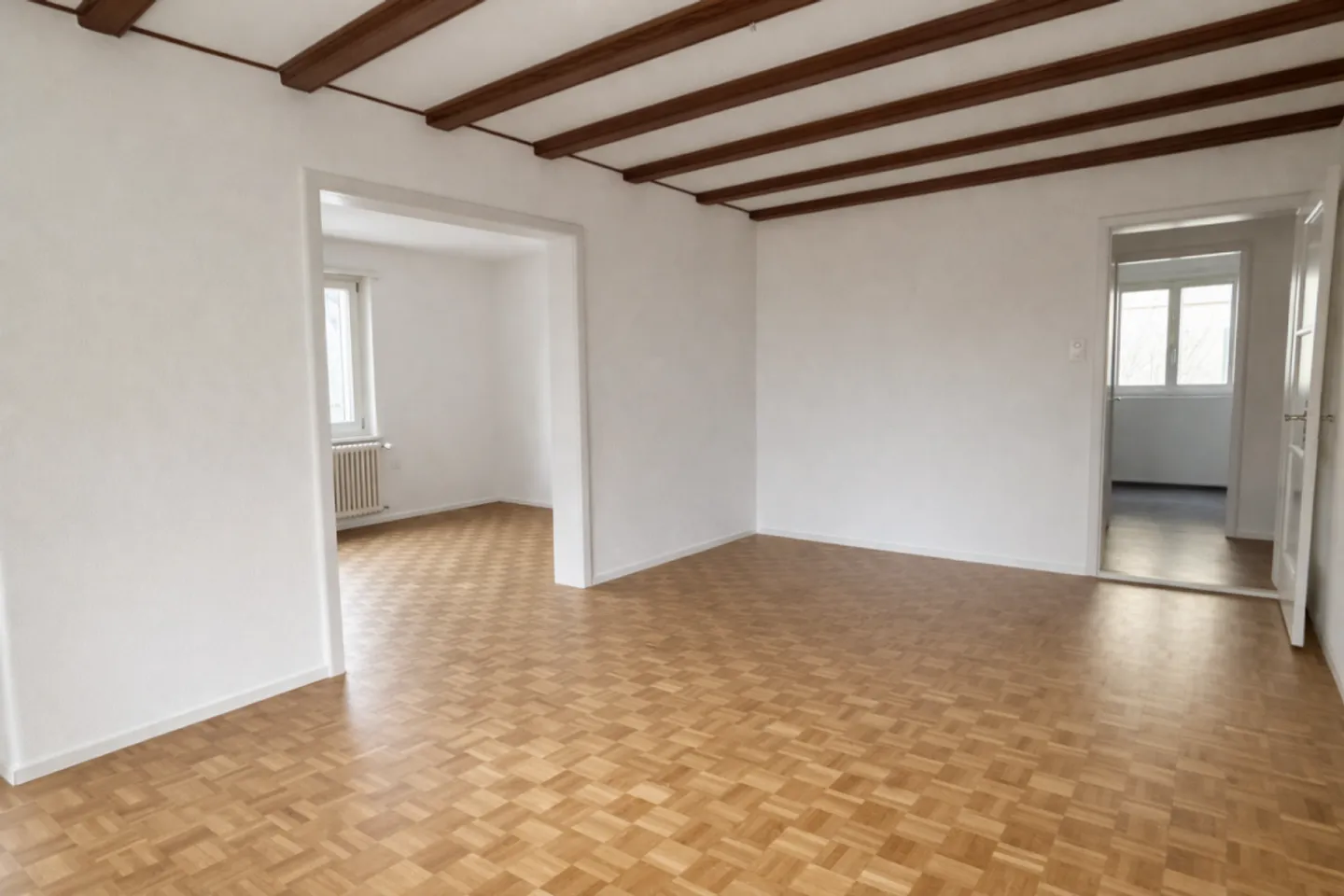 Ampio appartamento di 4 stanze in posizione centrale - Foto 2 di 8