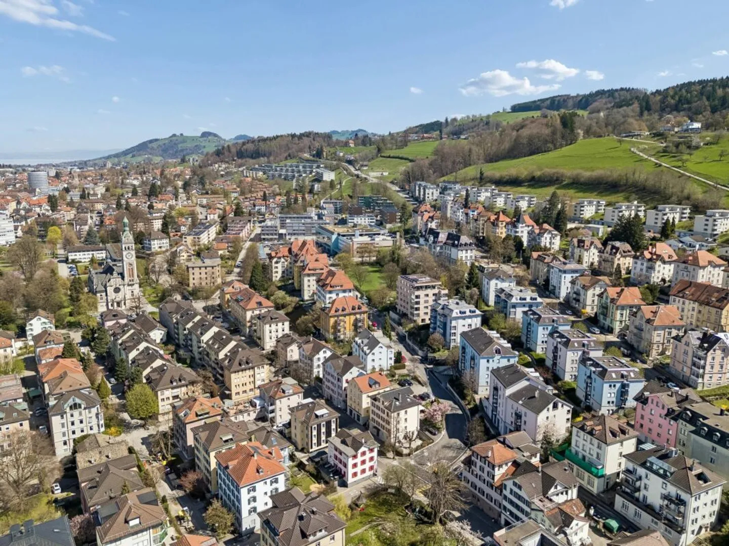 Affascinante casa trifamiliare in una posizione tranquilla in città - Foto 5 di 10