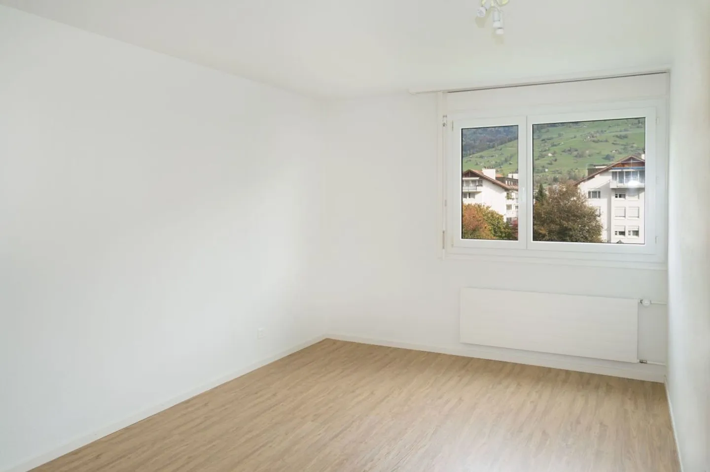Attractive 3.5-room apartment - freshly renovated - Photo 4 of 11