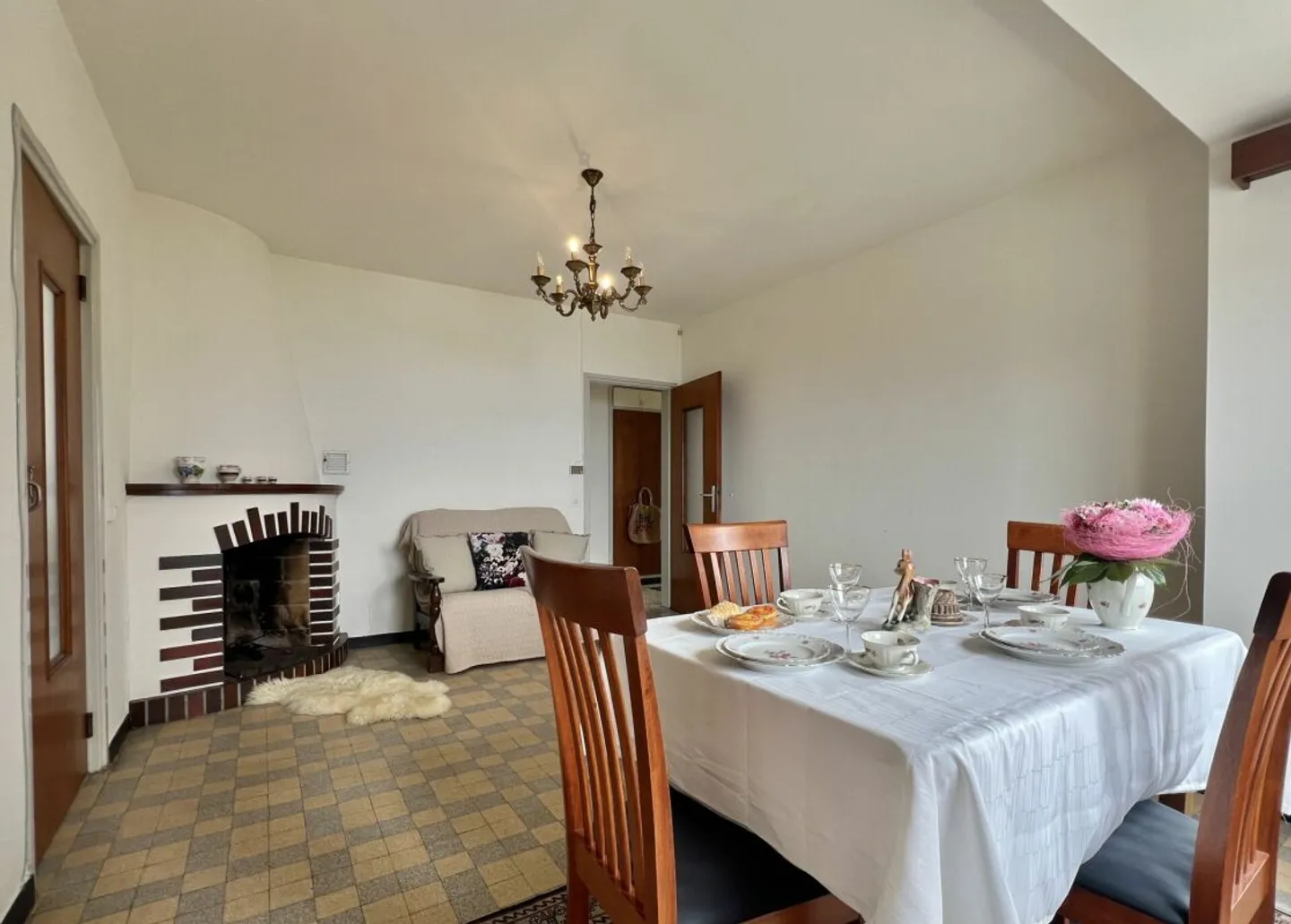 Appartement 4,5 pièces dans une maison bifamiliale avec vue sur le lac à 180°, grande terrasse ensoleillée et jardin privé - Photo 3 sur 13