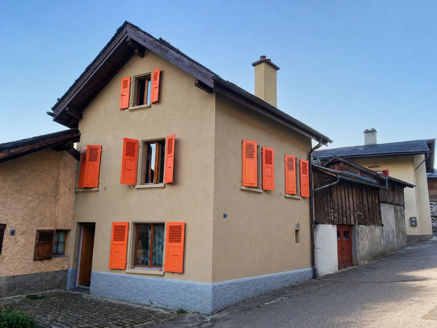 Piccolo edificio redditizio nel cuore di Fully - Foto 1 di 13