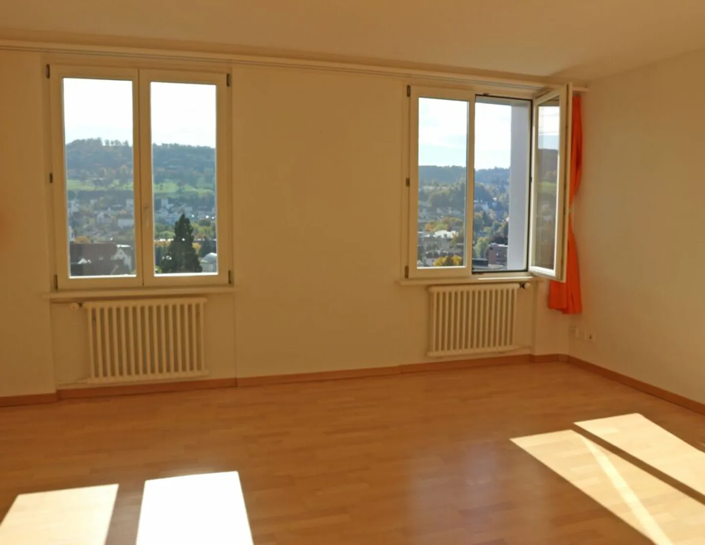 Vivere con vista, soleggiato e tranquillo con un ampio balcone - Foto 5 di 13