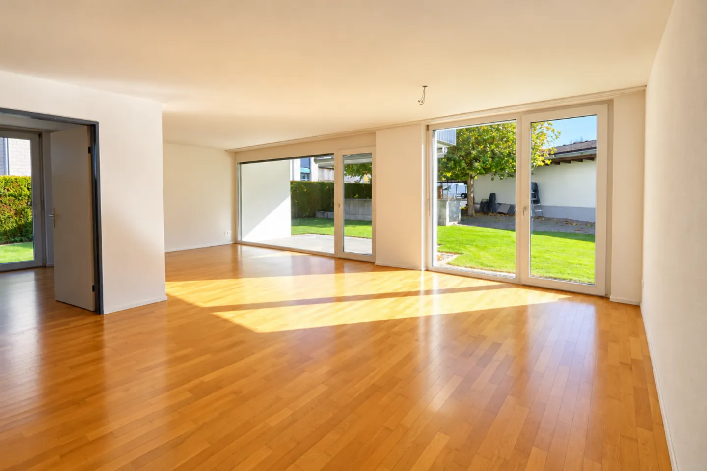 Helle 3.5-Zimmer-Wohnung im Erdgeschoss mit Gartensitzplatz! - Photo 1 of 13