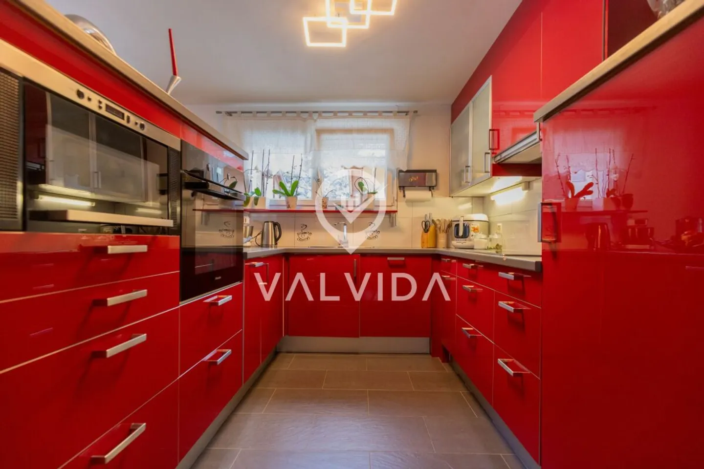 Your Retreat Near Zermatt - Charming Single-Family Home in Täsch - Photo 9 of 13