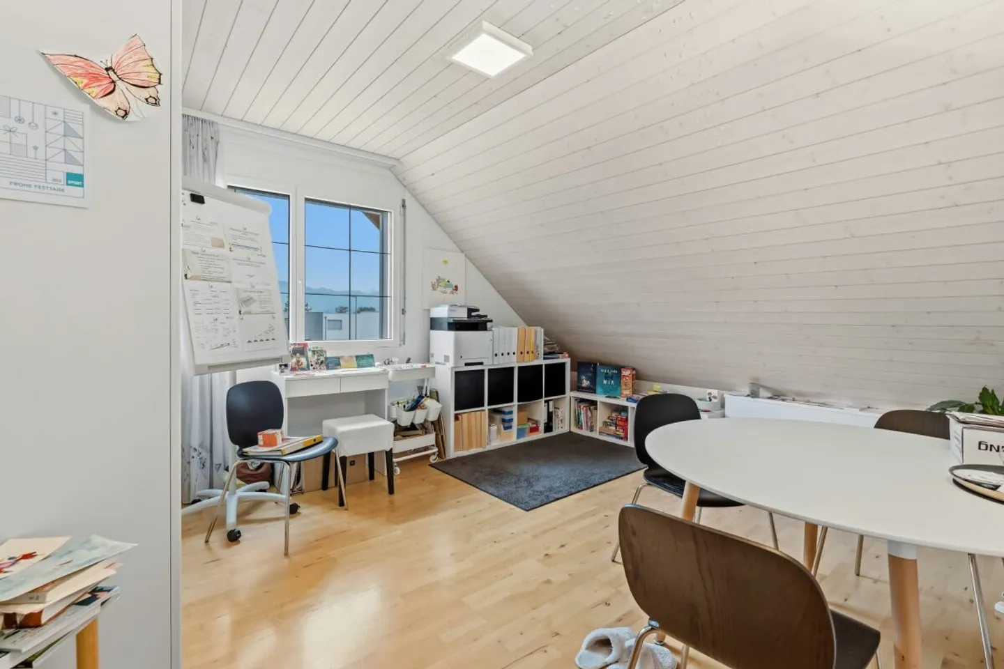 Spacious detached house with granny flat - Photo 11 of 13