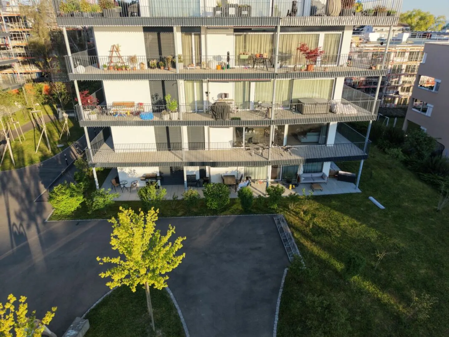 Appartamento al piano terra con terrazza e immediata vicinanza al lago - Foto 4 di 13