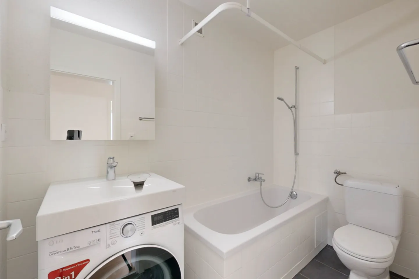 Helle Wohnung mit Waschtrockner - Foto 8 von 11