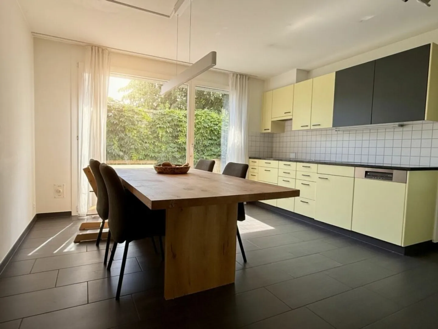 Exclusive 4.5-room garden maisonette apartment with additional rooms - Photo 2 of 7